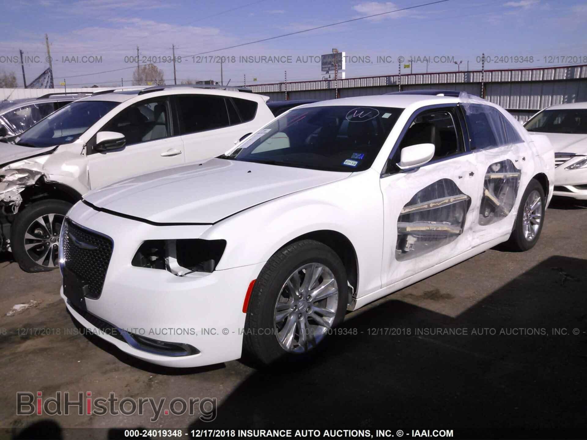 2017 CHRYSLER 300 - VIN: 2C3CCAAG1HH596835 - Фото 2