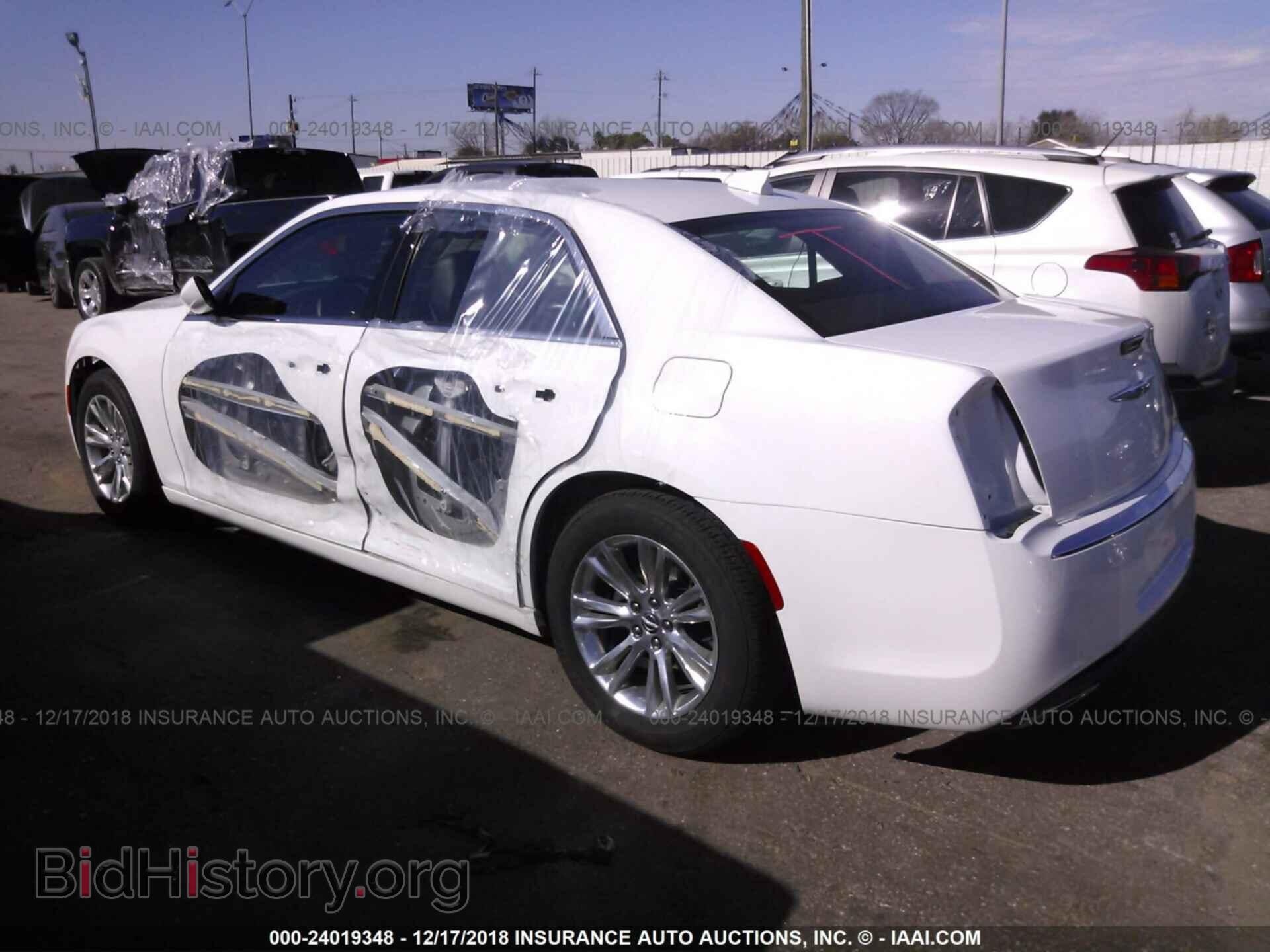 2017 CHRYSLER 300 - VIN: 2C3CCAAG1HH596835 - Фото 3