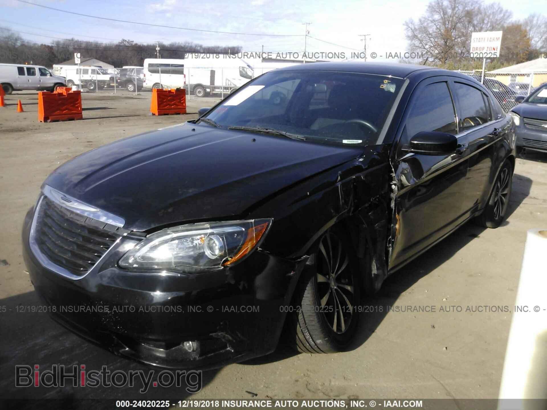 2013 CHRYSLER 200 - VIN: 1C3CCBBG2DN716714 - Фото 2