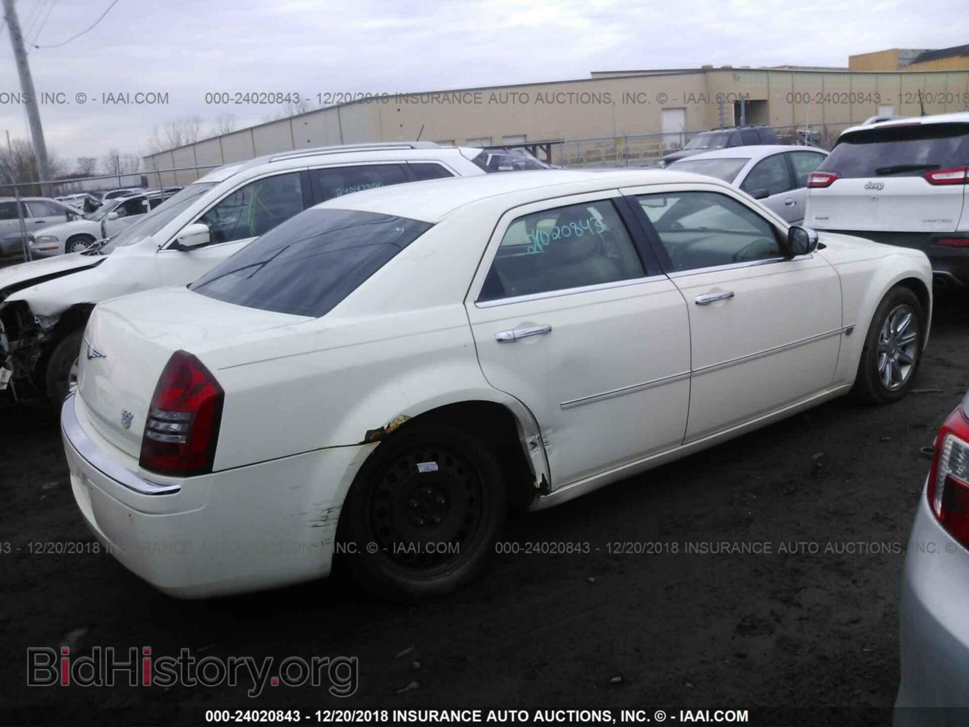 2006 CHRYSLER 300C - VIN: 2C3LA63H86H198141 - Фото 4