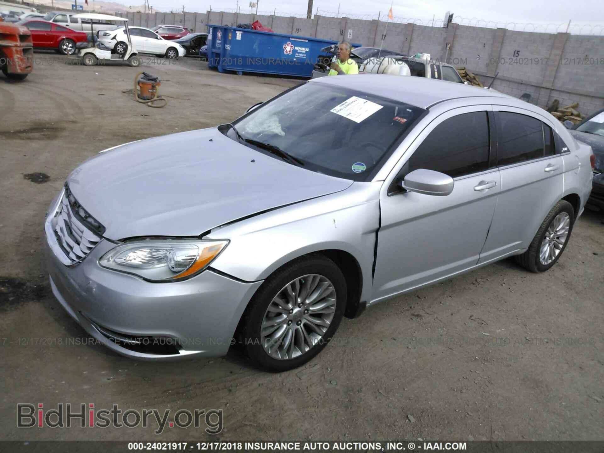 2012 CHRYSLER 200 - VIN: 1C3CCBAB8CN138509 - Фото 2