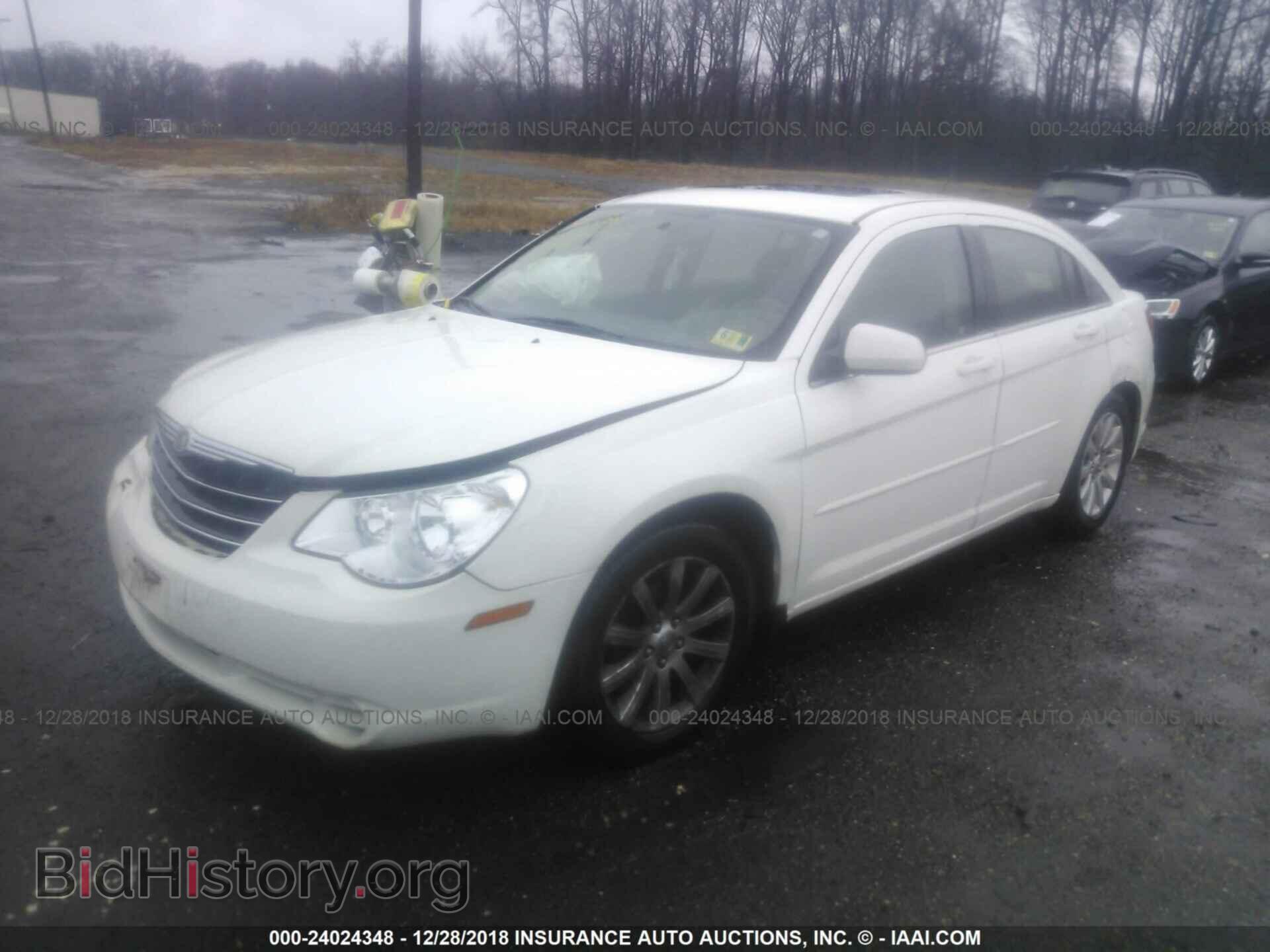 2010 CHRYSLER SEBRING - VIN: 1C3CC5FB8AN233840 - Фото 2