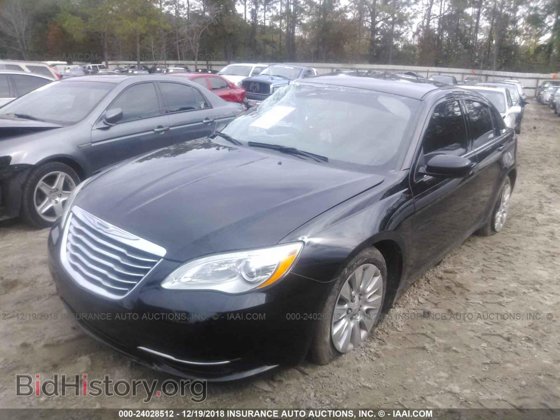2013 Chrysler 200 - VIN: 1C3CCBAG9DN736590 - Фото 2