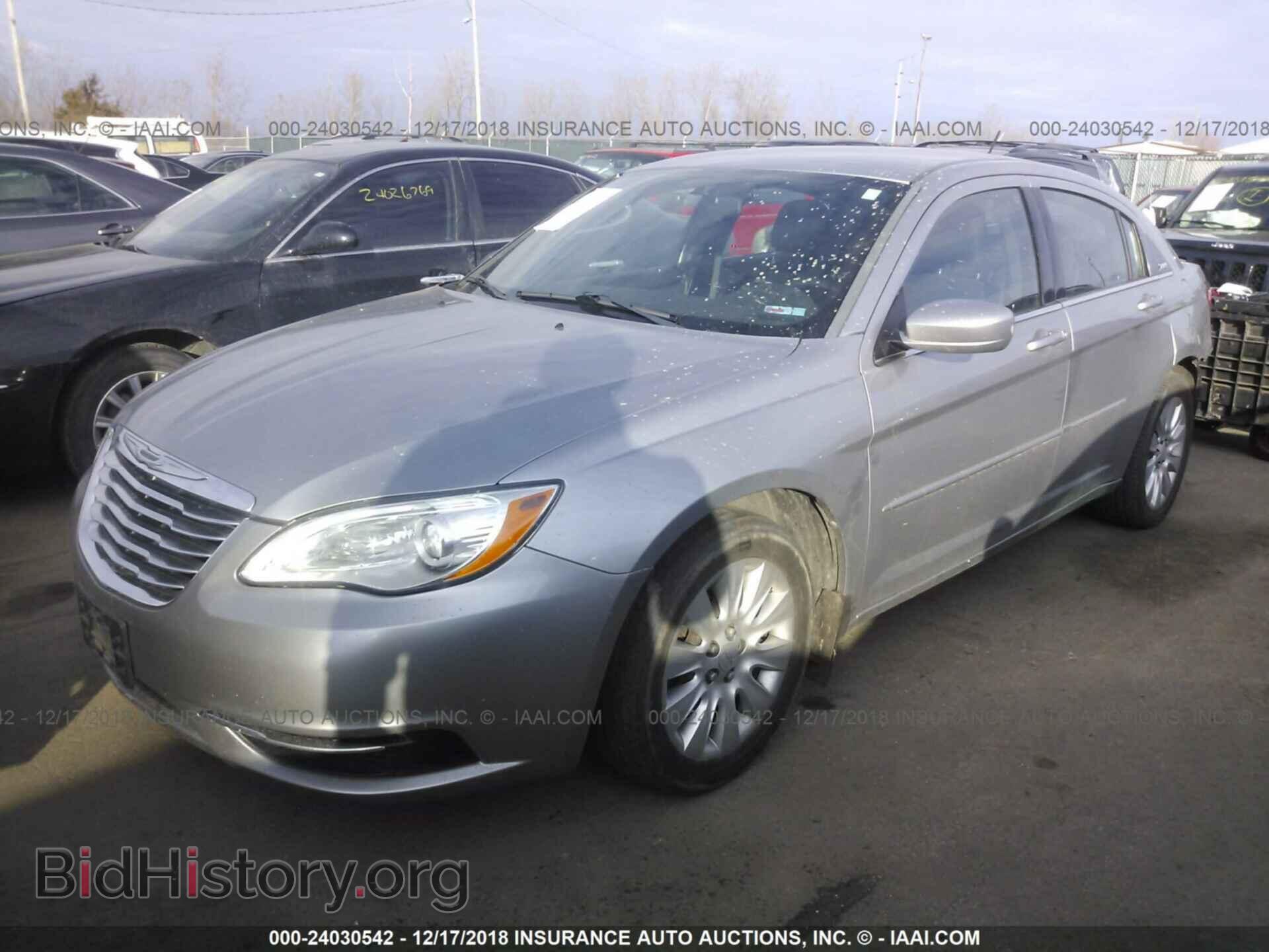 2013 CHRYSLER 200 - VIN: 1C3CCBAB8DN568669 - Фото 2