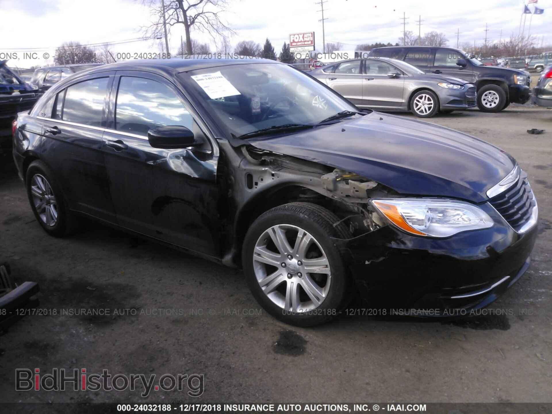 Photo 1C3BC1FB6BN619906 - CHRYSLER 200 2011