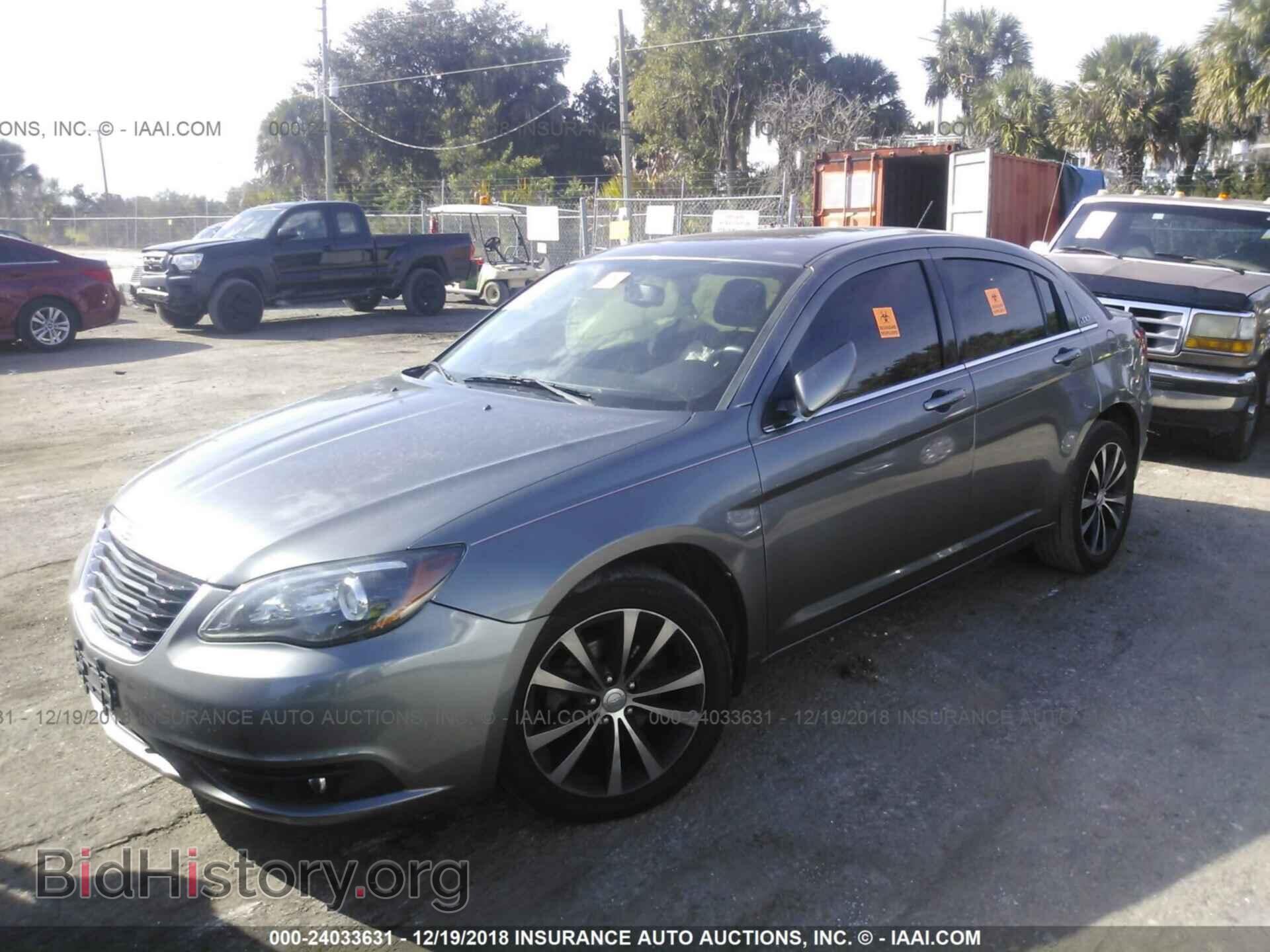 2013 CHRYSLER 200 - VIN: 1C3CCBCG6DN629929 - Фото 2