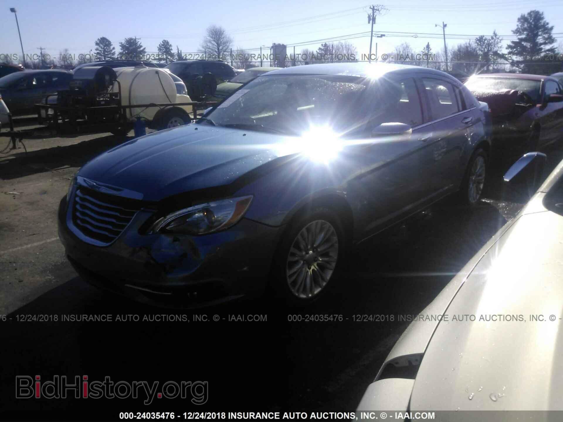 2011 CHRYSLER 200 - VIN: 1C3BC2FBXBN581473 - Photo 2