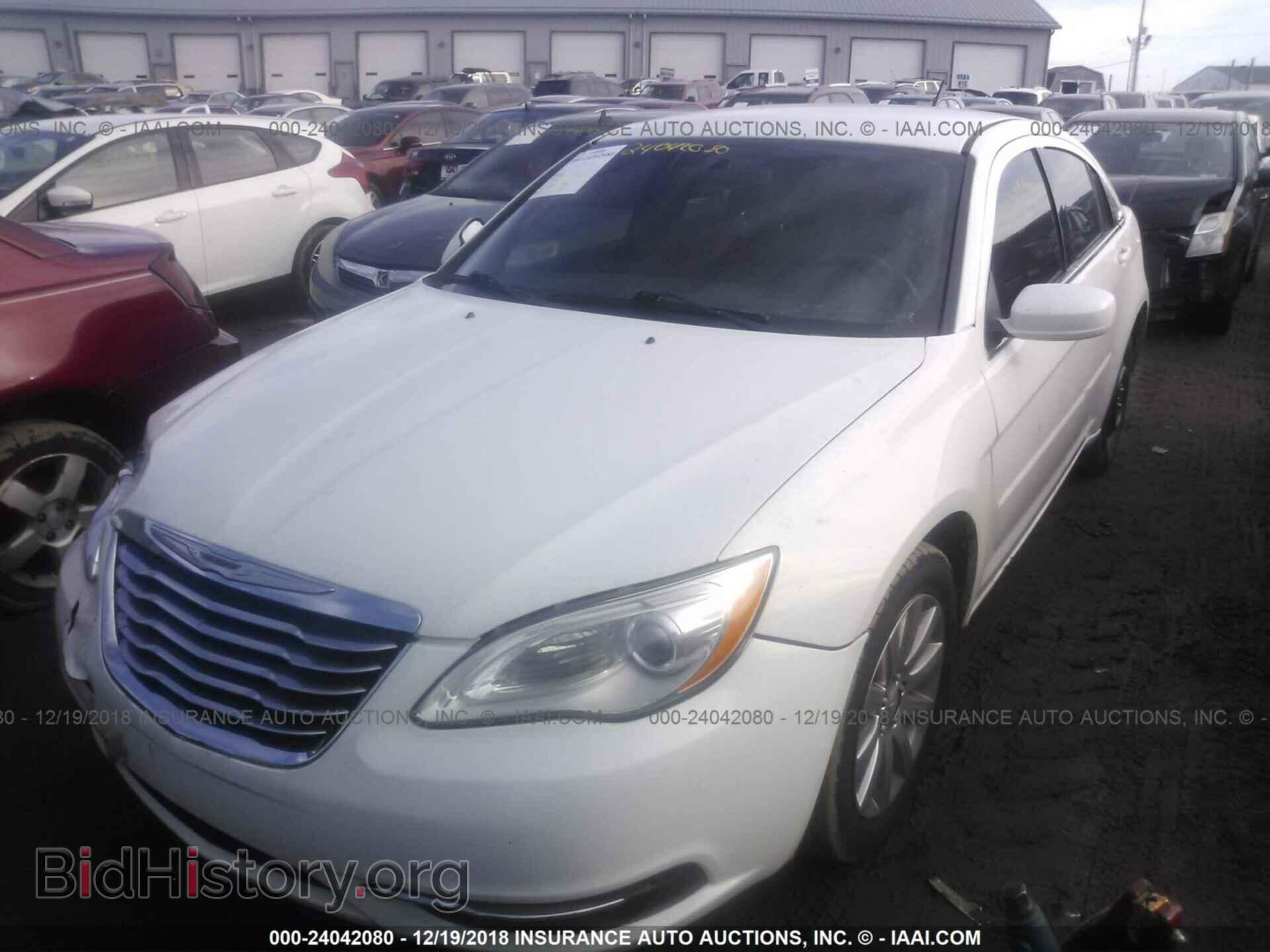 2013 CHRYSLER 200 - VIN: 1C3CCBBB0DN678985 - Фото 2