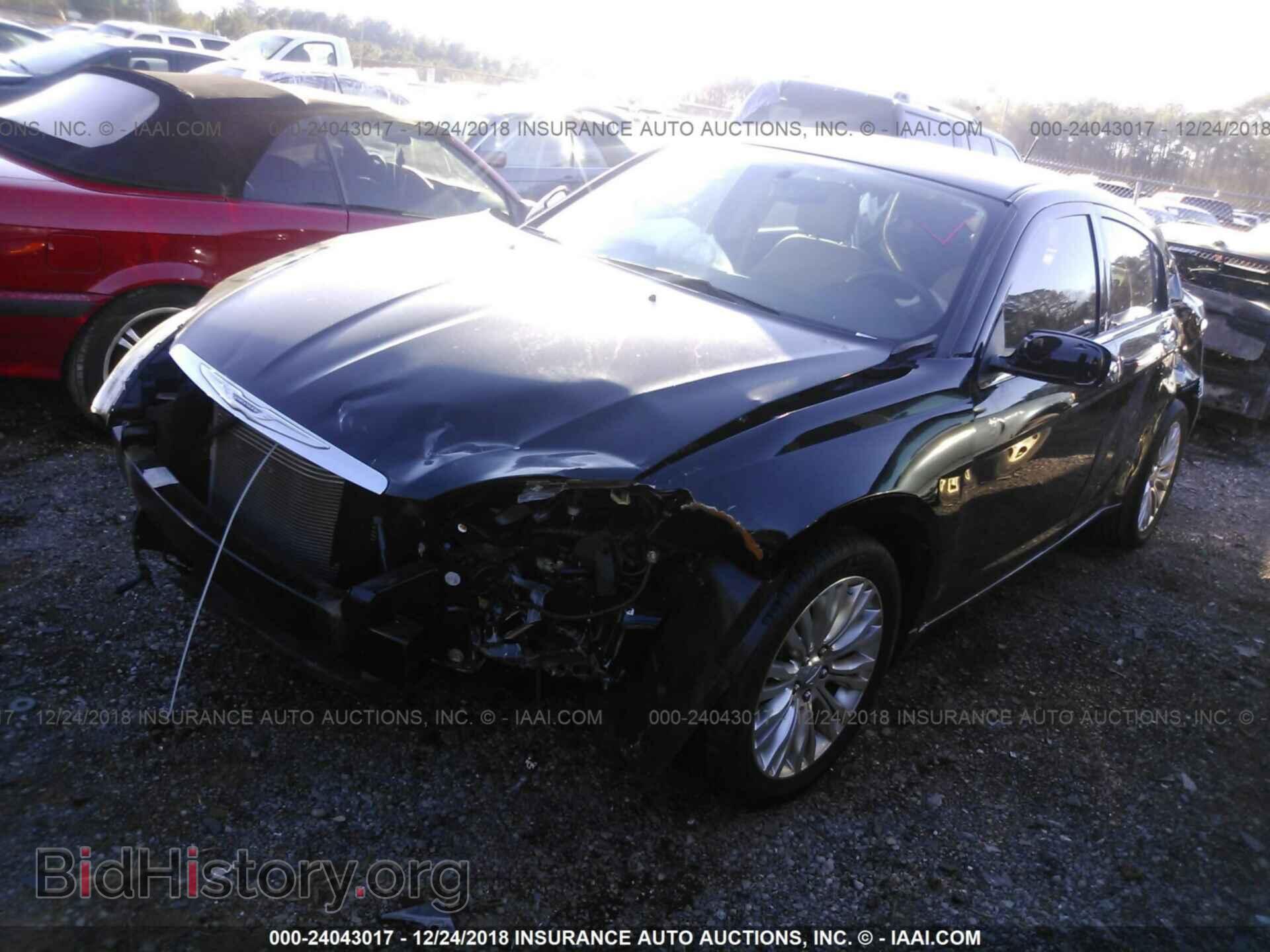 2012 CHRYSLER 200 - VIN: 1C3CCBCB1CN106529 - Фото 2