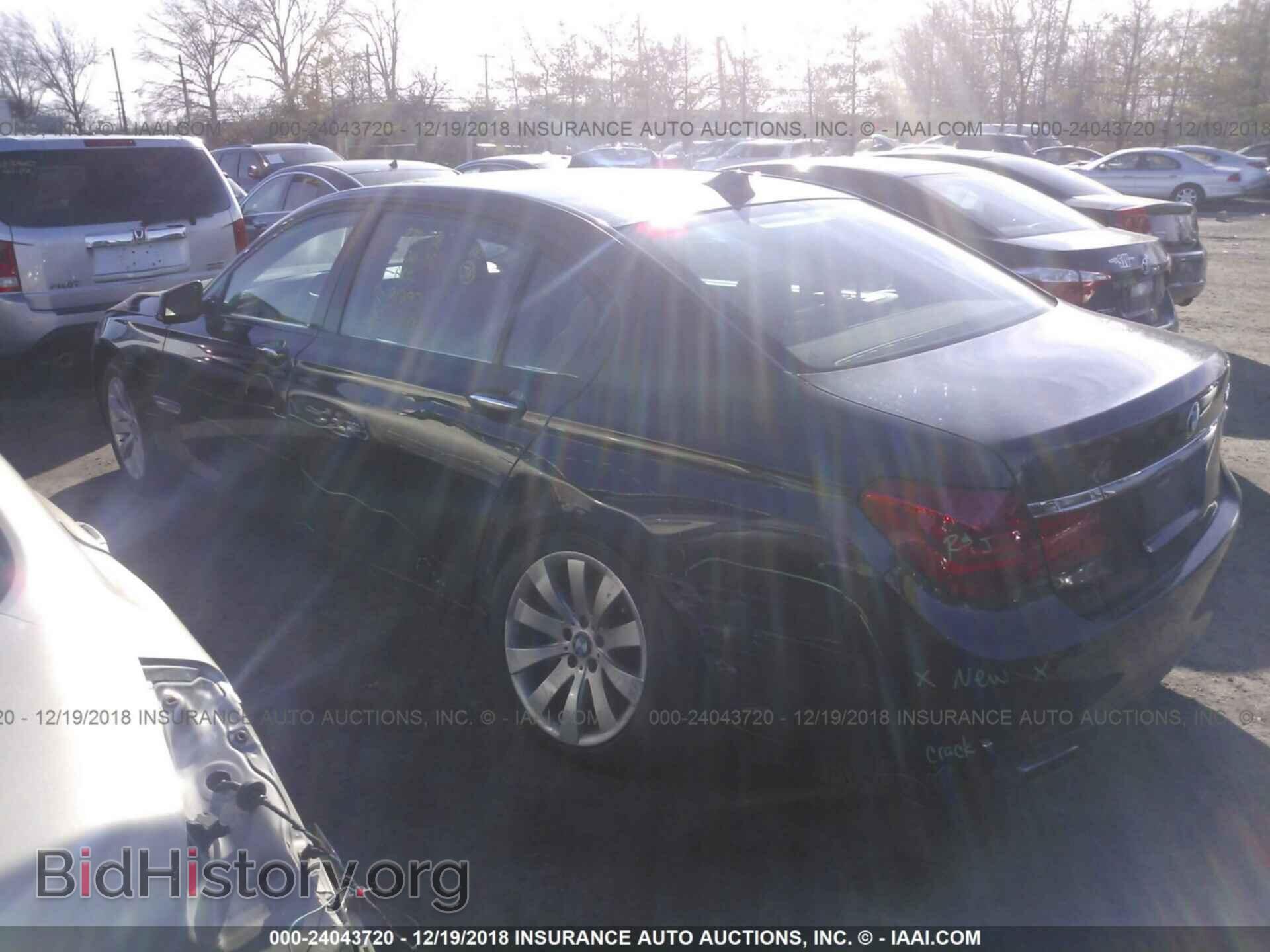 2010 BMW 750 - VIN: WBAKC8C55AC431369 - Фото 3
