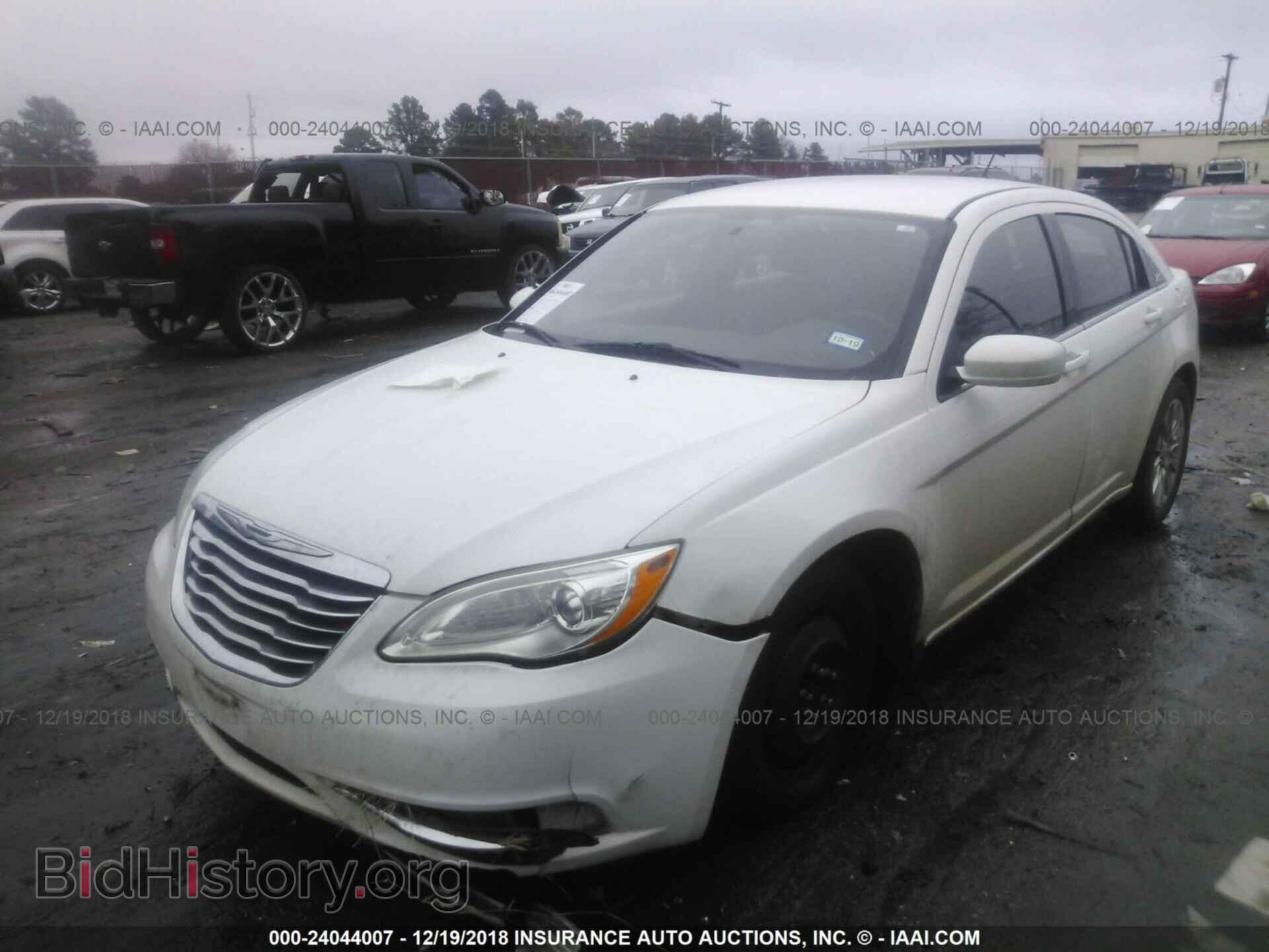 2012 CHRYSLER 200 - VIN: 1C3CCBAG1CN171945 - Фото 2