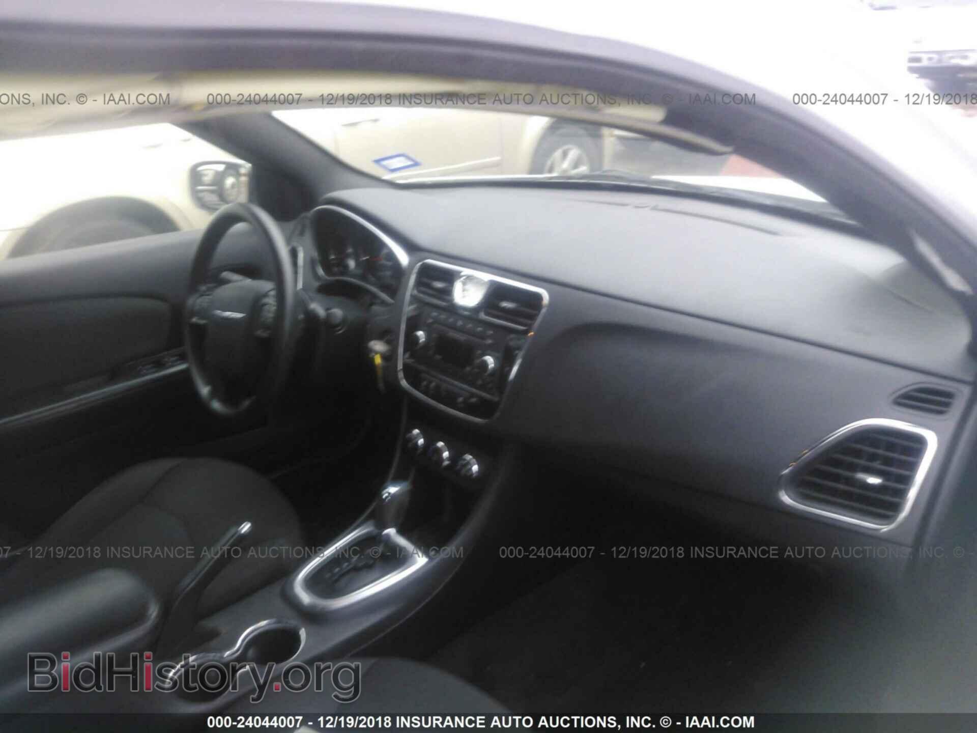 2012 CHRYSLER 200 - VIN: 1C3CCBAG1CN171945 - Фото 5