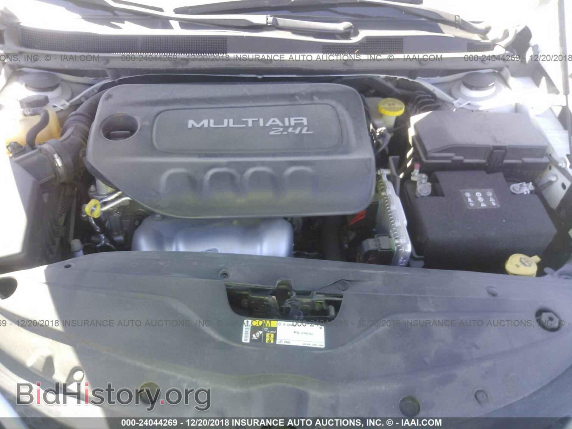 2016 CHRYSLER 200 - VIN: 1C3CCCAB3GN166245 - Фото 10