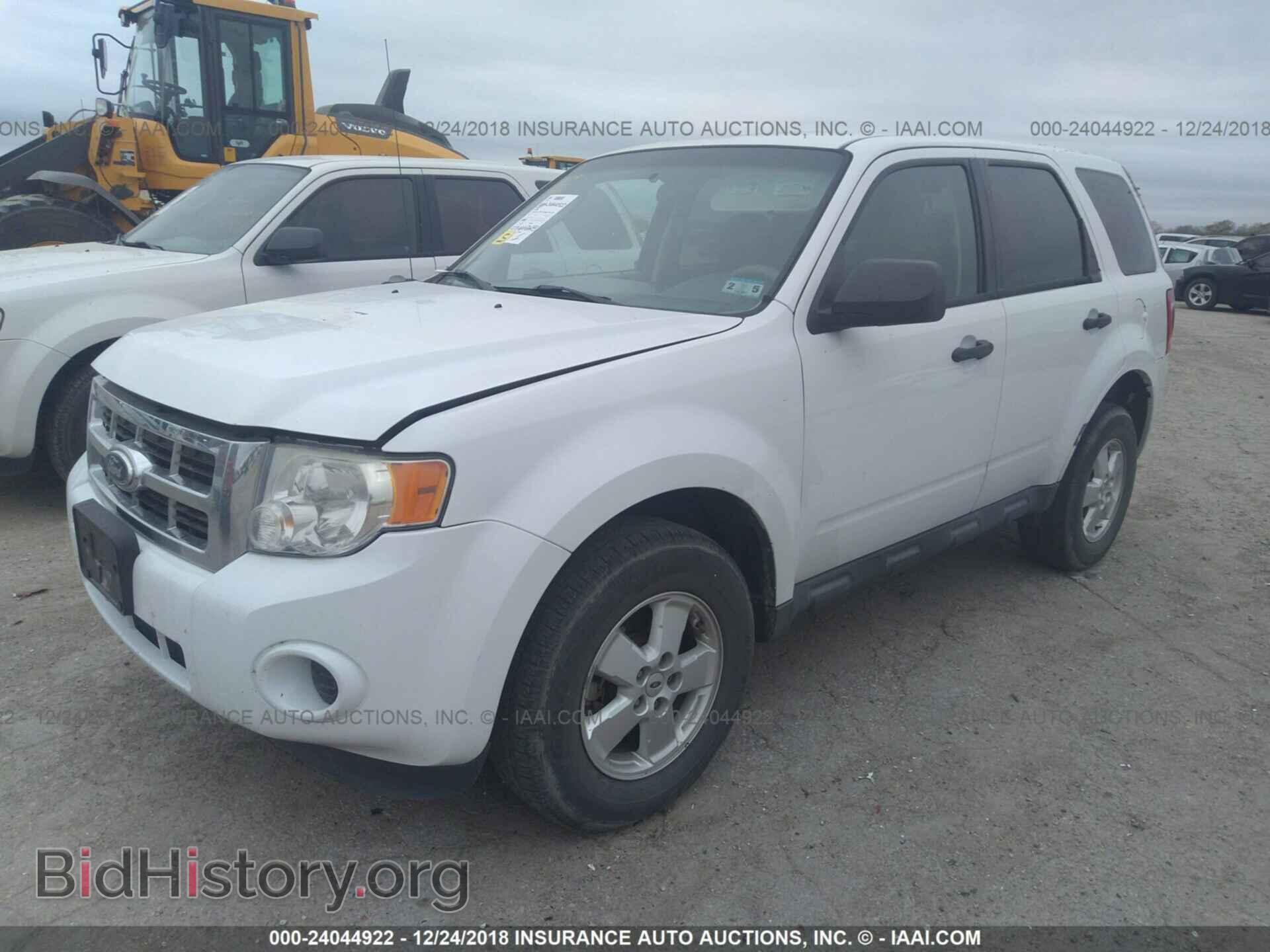 2011 Ford Escape - VIN: 1FMCU0C70BKA09309 - Фото 2