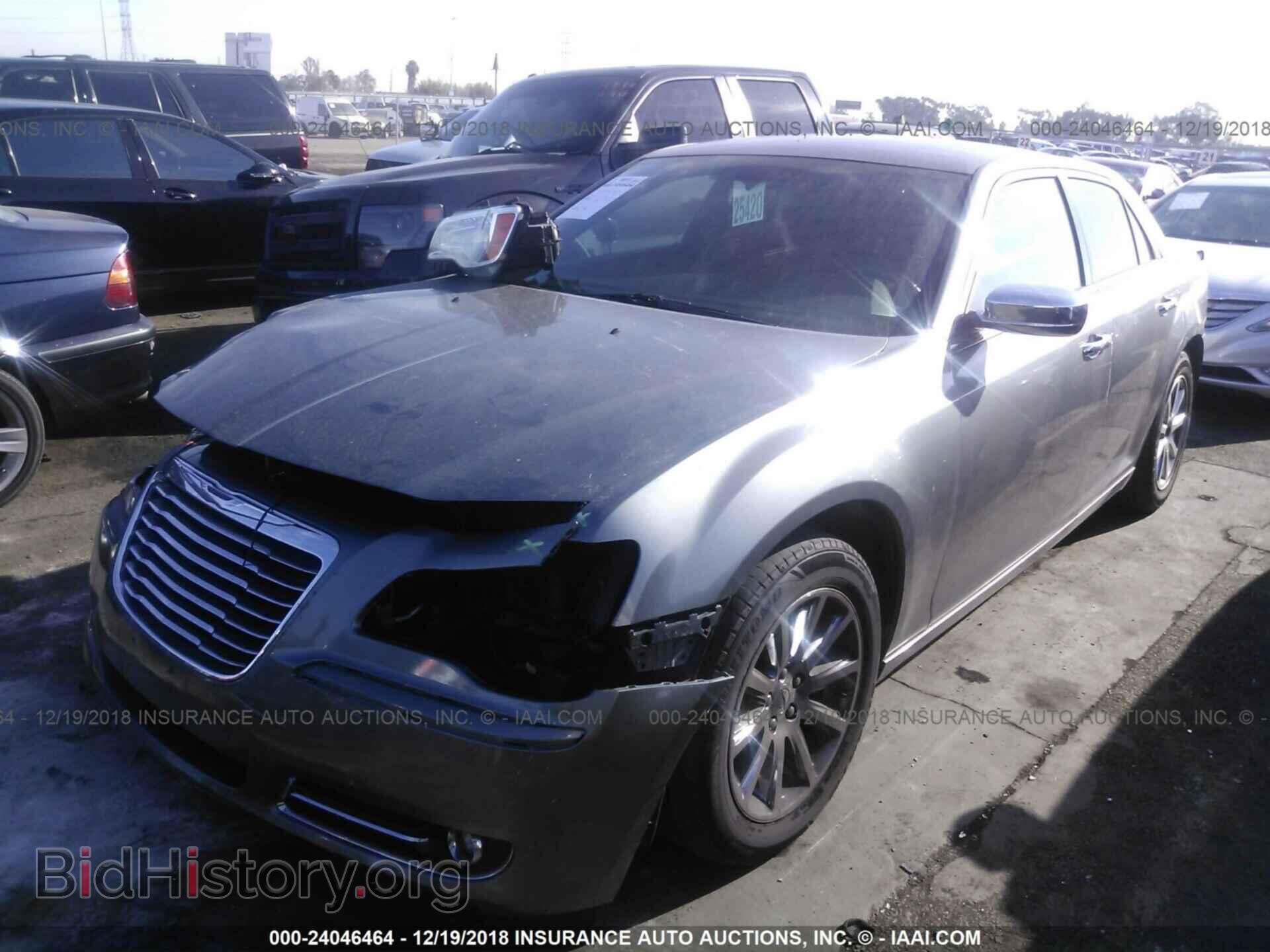 2011 CHRYSLER 300 - VIN: 2C3CA5CG1BH557972 - Фото 2