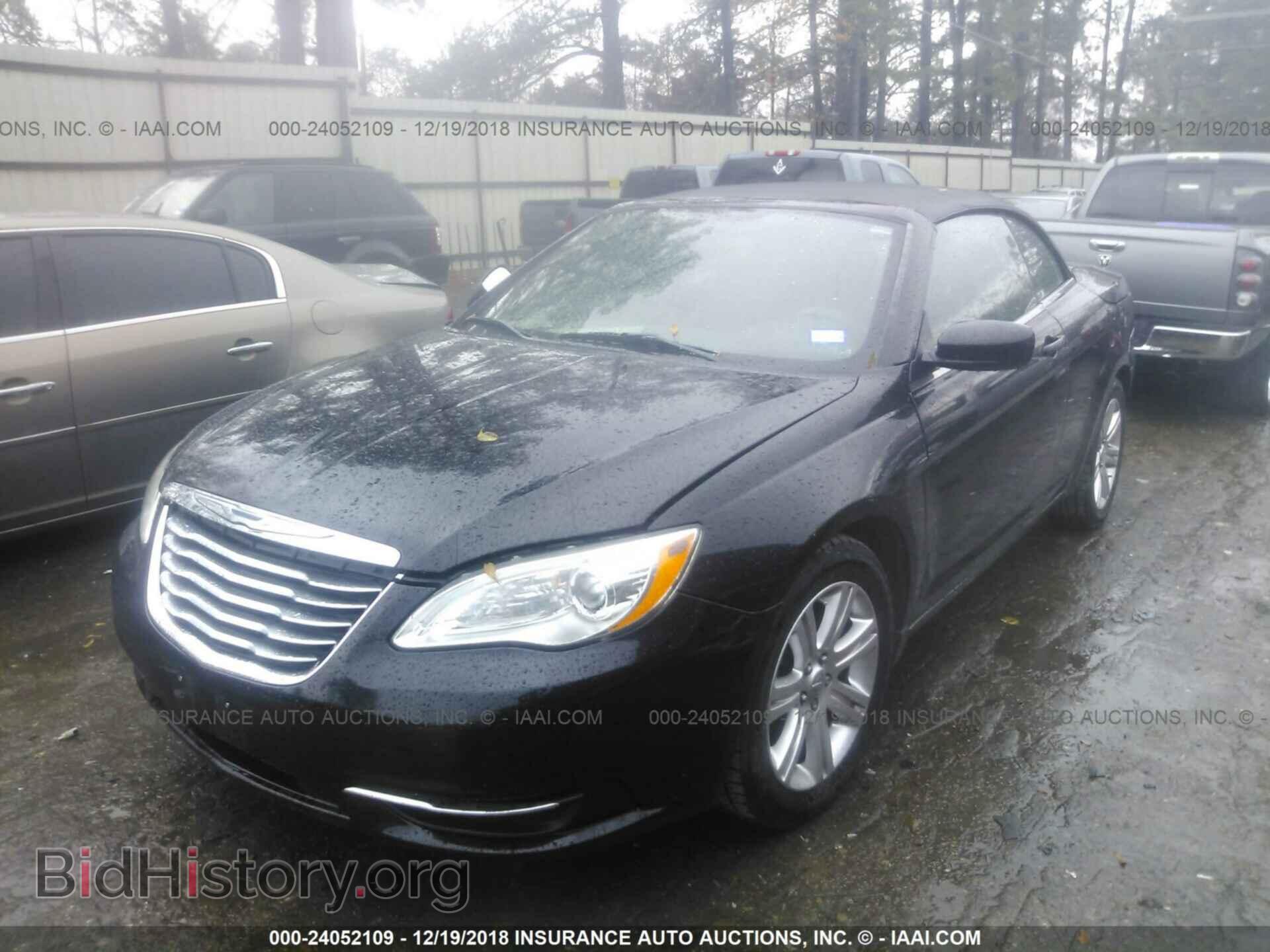 2011 Chrysler 200 - VIN: 1C3BC2EG7BN616161 - Фото 2
