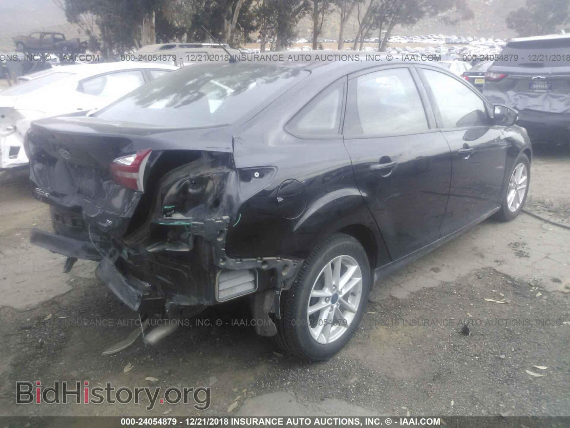 2017 Ford Focus - VIN: 1FADP3F25HL219219 - Photo 4