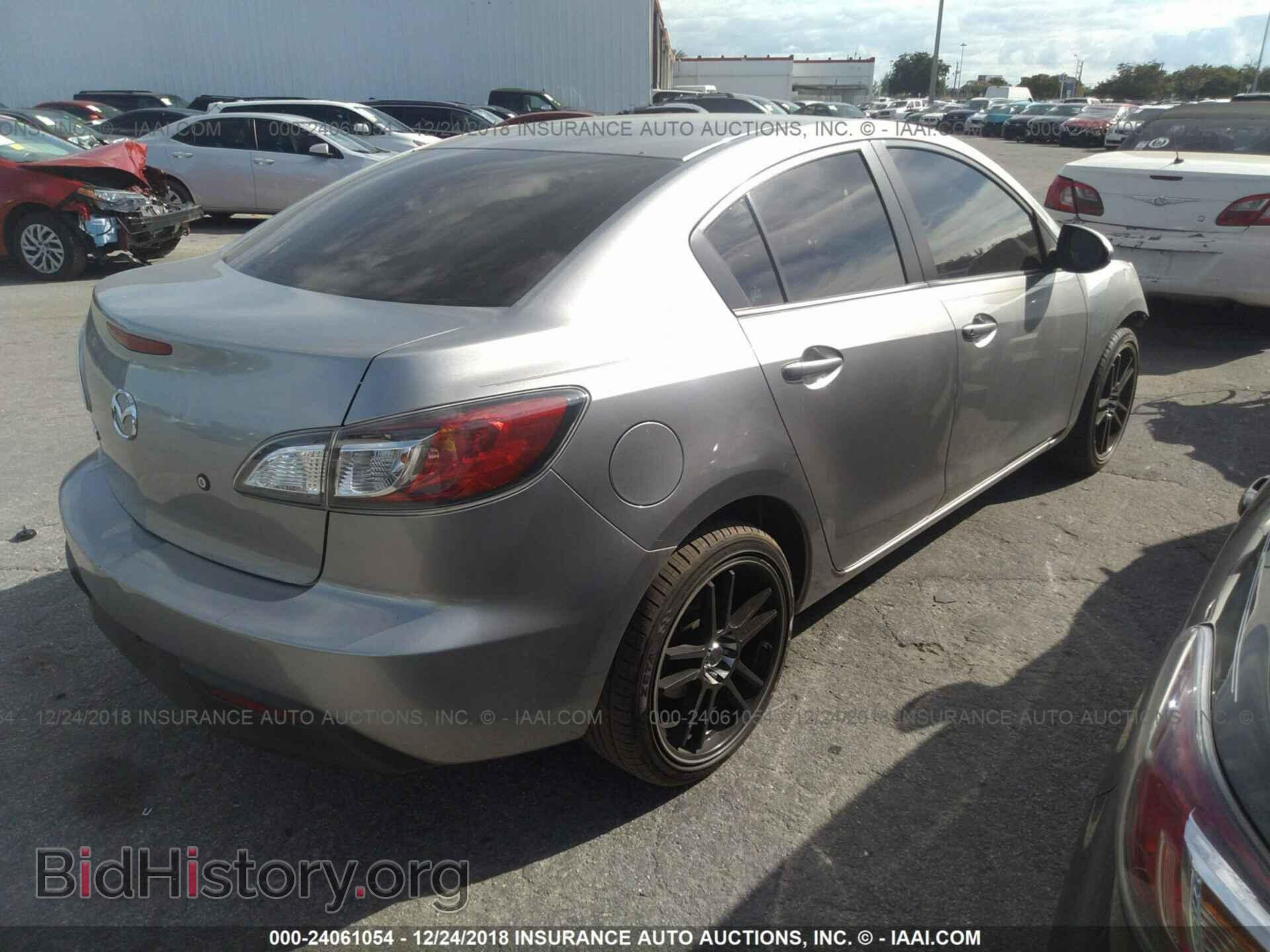 2011 MAZDA 3 - VIN: JM1BL1UF6B1496620 - Фото 4