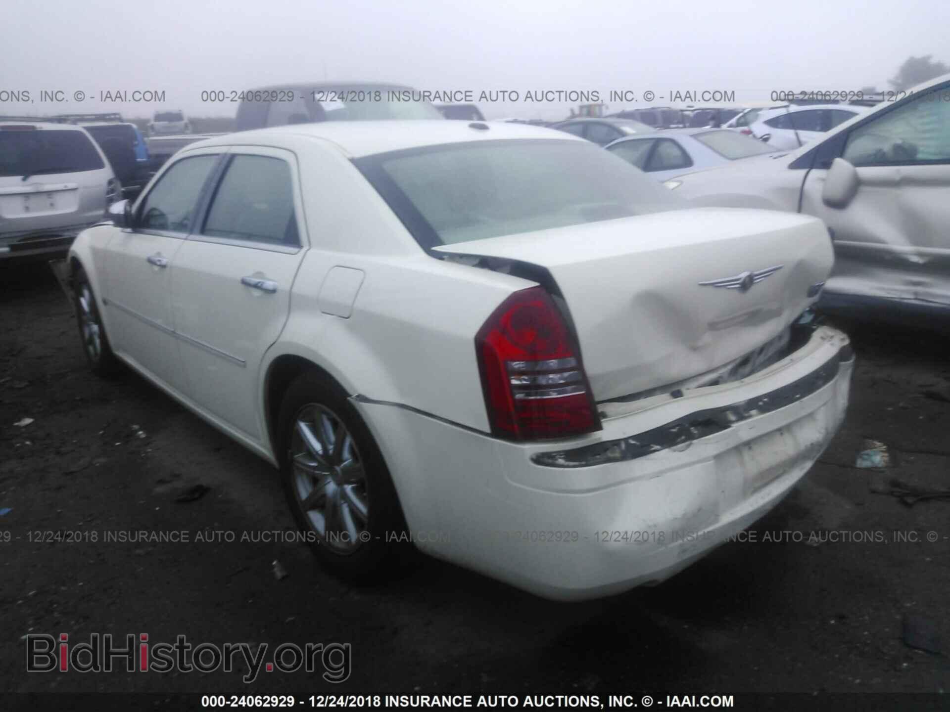 2007 CHRYSLER 300C - VIN: 2C3KA63H37H724348 - Фото 3