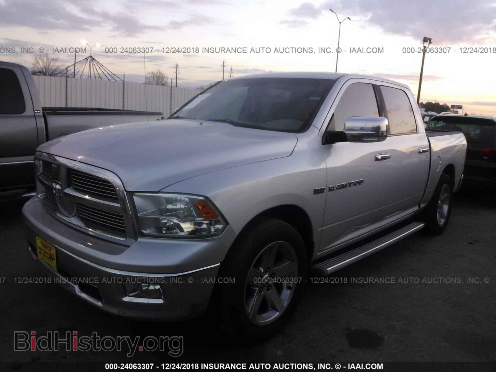 2011 DODGE RAM 1500 - VIN: 1D7RB1CT3BS582279 - Фото 2