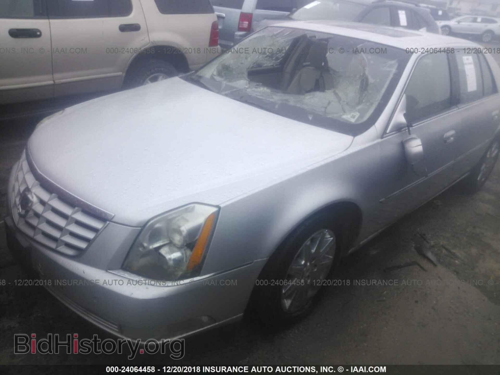 2011 Cadillac Dts - VIN: 1G6KH5E64BU146802 - Фото 2