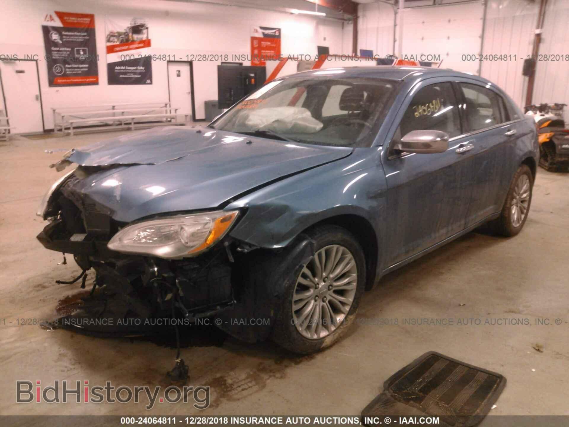 2011 CHRYSLER 200 - VIN: 1C3BC2FBXBN604749 - Фото 2