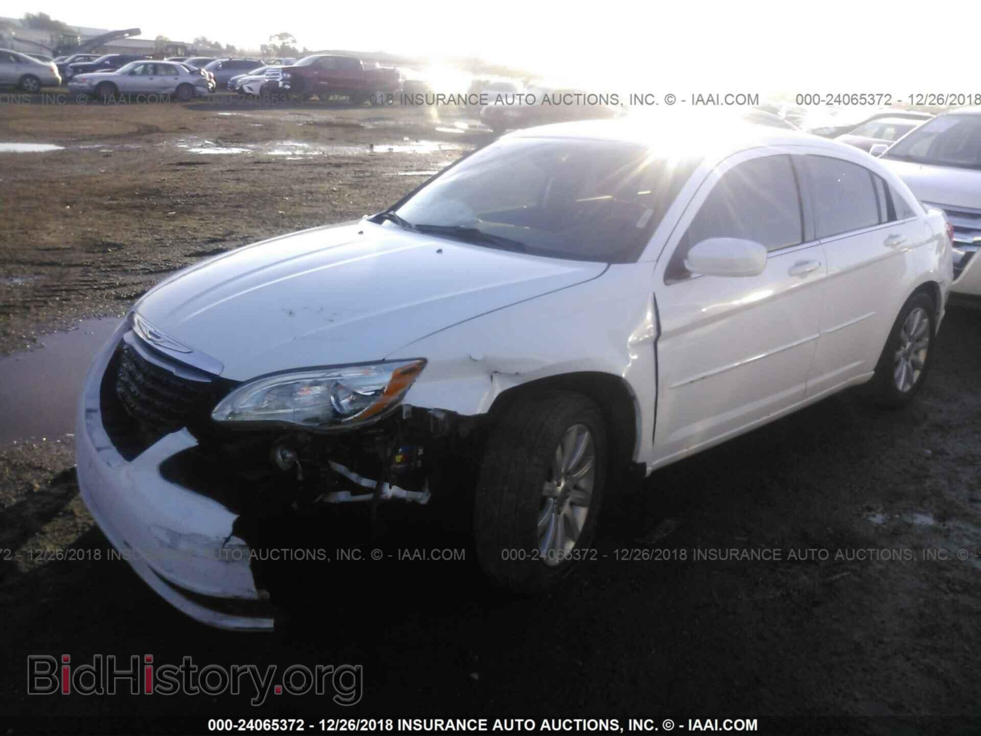 2011 CHRYSLER 200 - VIN: 1C3BC1FG4BN553612 - Фото 2