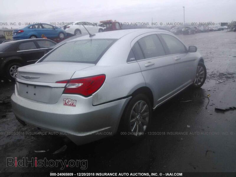 2012 Chrysler 200 (VIN 1C3CCBBB8CN135740) — фото 4 из 10