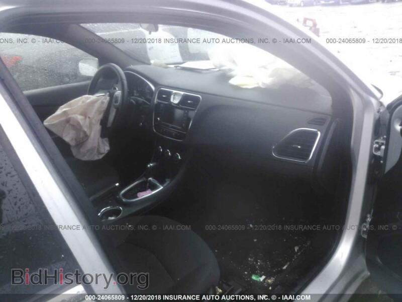 2012 Chrysler 200 (VIN 1C3CCBBB8CN135740) — фото 5 из 10