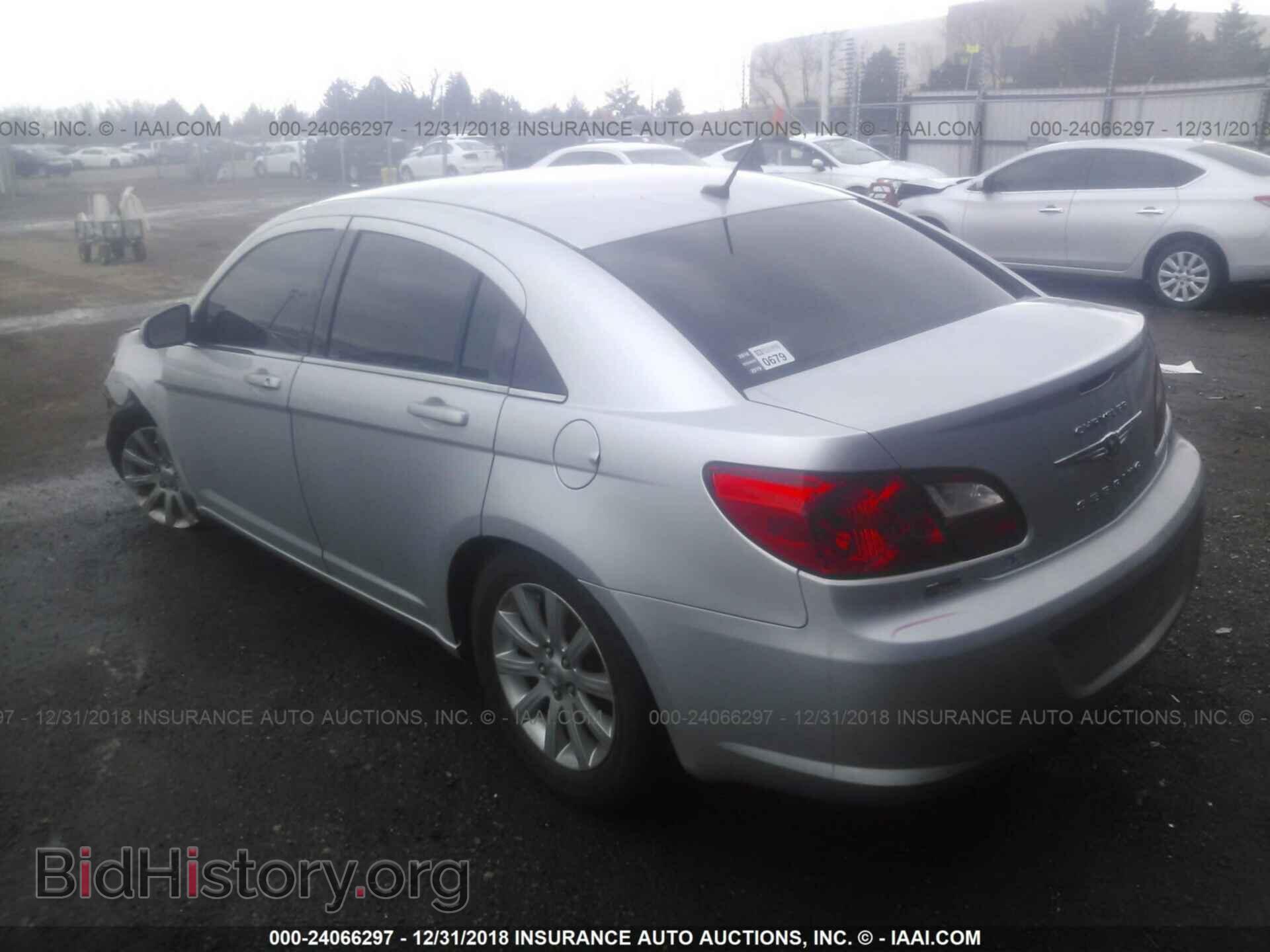 2010 CHRYSLER SEBRING - VIN: 1C3CC5FD6AN109048 - Фото 3