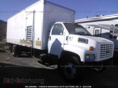 2004 GMC C7500, белый — VIN 1GDJ7C1334F521156, IAAI
