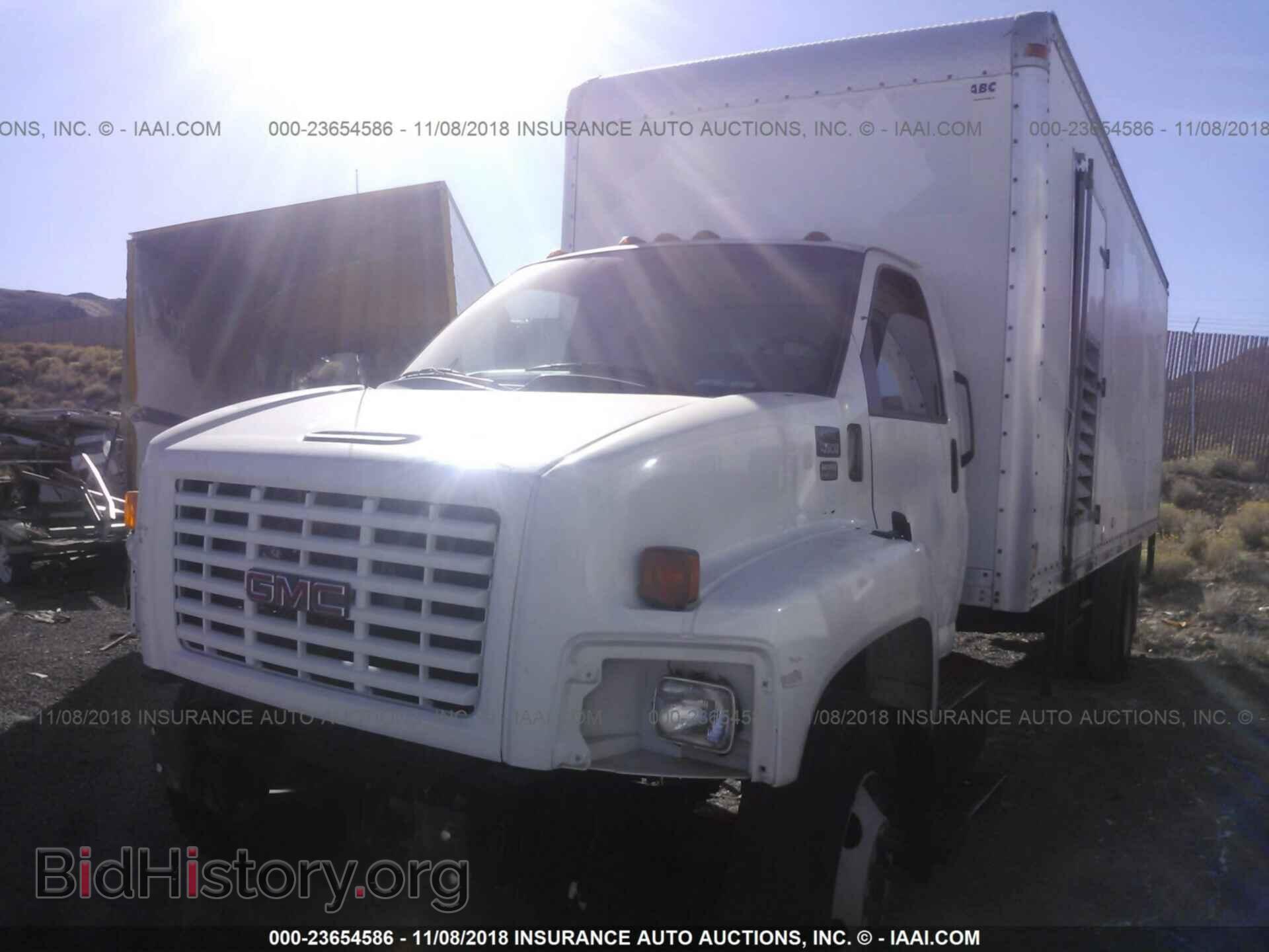 2004 GMC C7500 - VIN: 1GDJ7C1334F521156 - Photo 2