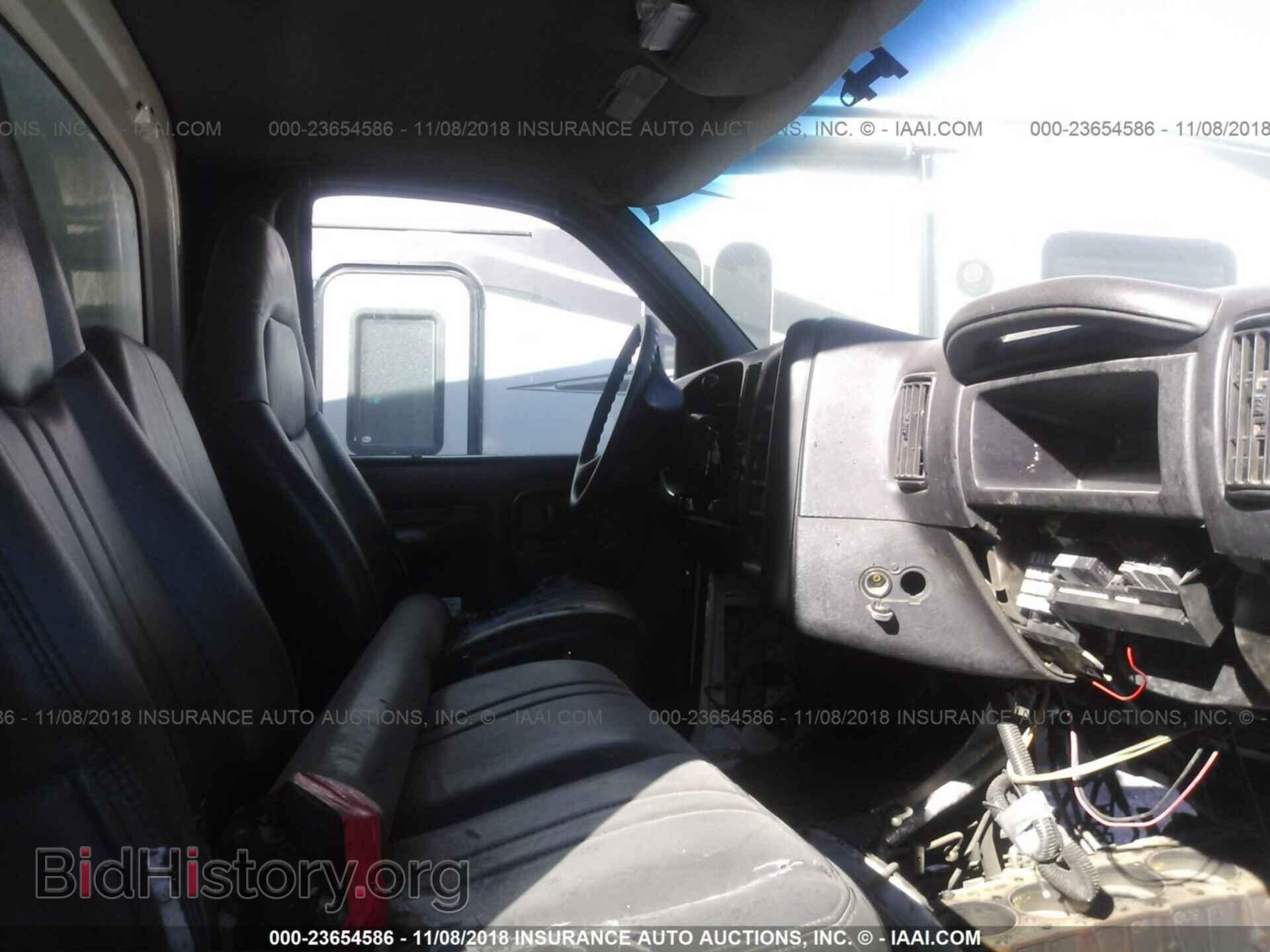 2004 GMC C7500 - VIN: 1GDJ7C1334F521156 - Photo 5
