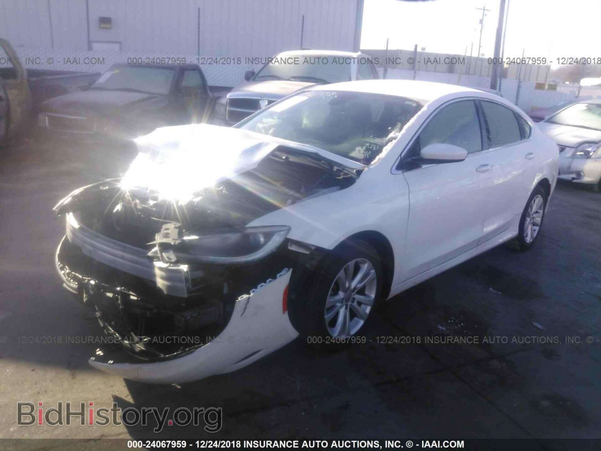 2016 CHRYSLER 200 - VIN: 1C3CCCAB0GN155557 - Фото 2