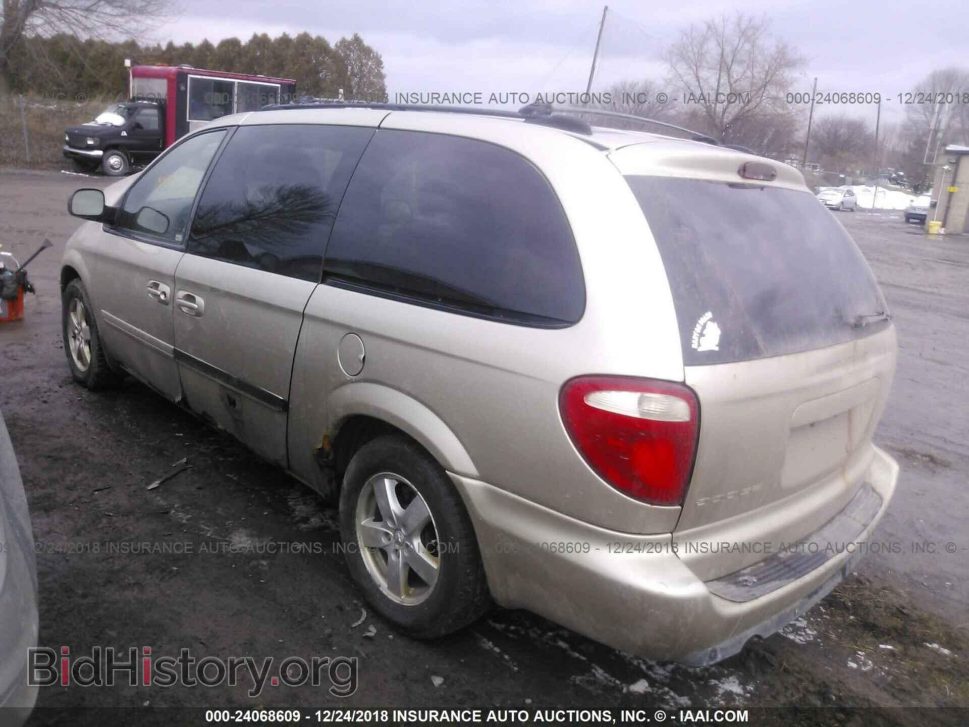 2005 CHRYSLER 300C - VIN: 2C3AK63H75H622850 - Фото 3