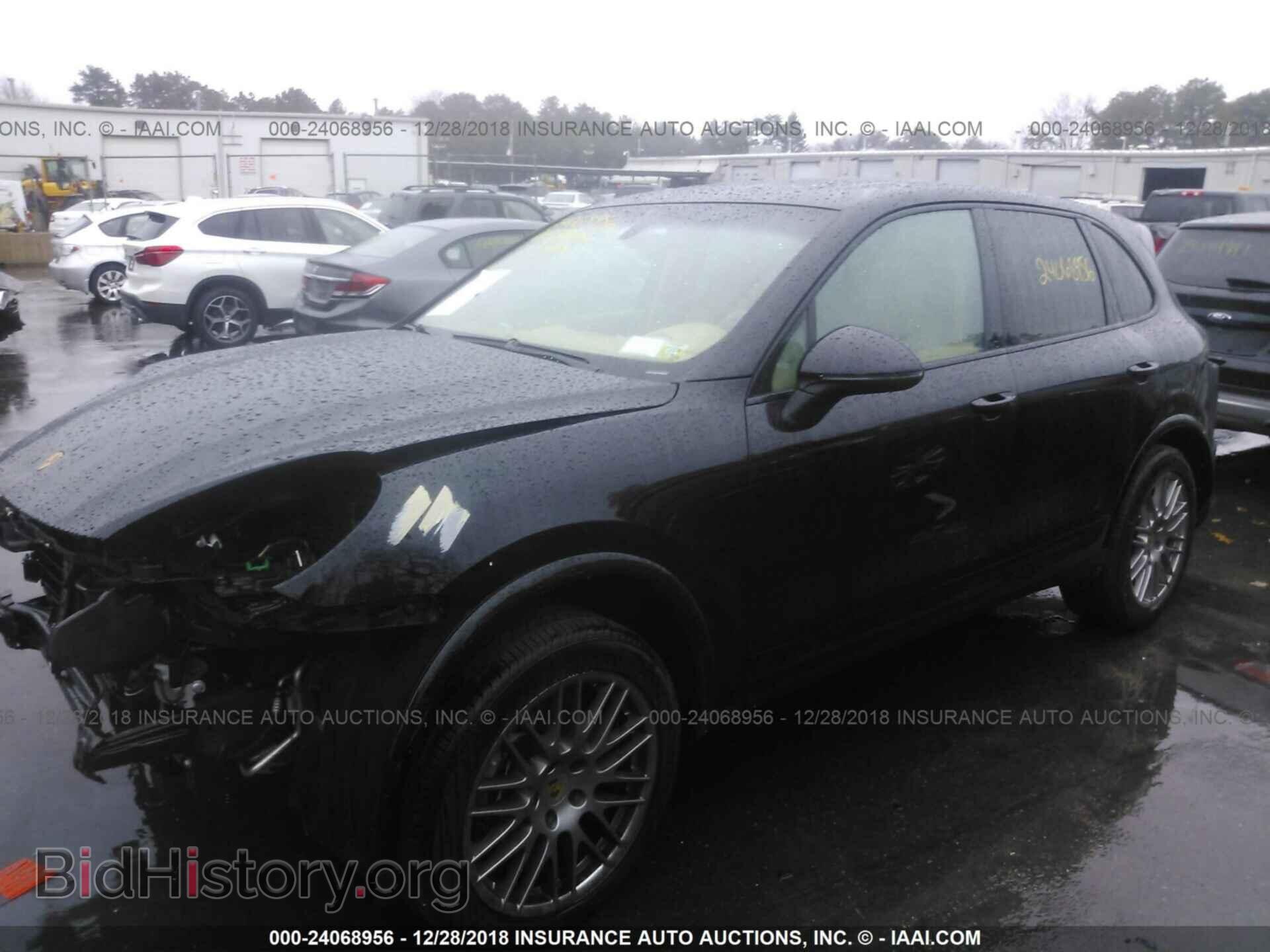 2017 PORSCHE CAYENNE - VIN: WP1AA2A22HKA80607 - Фото 2