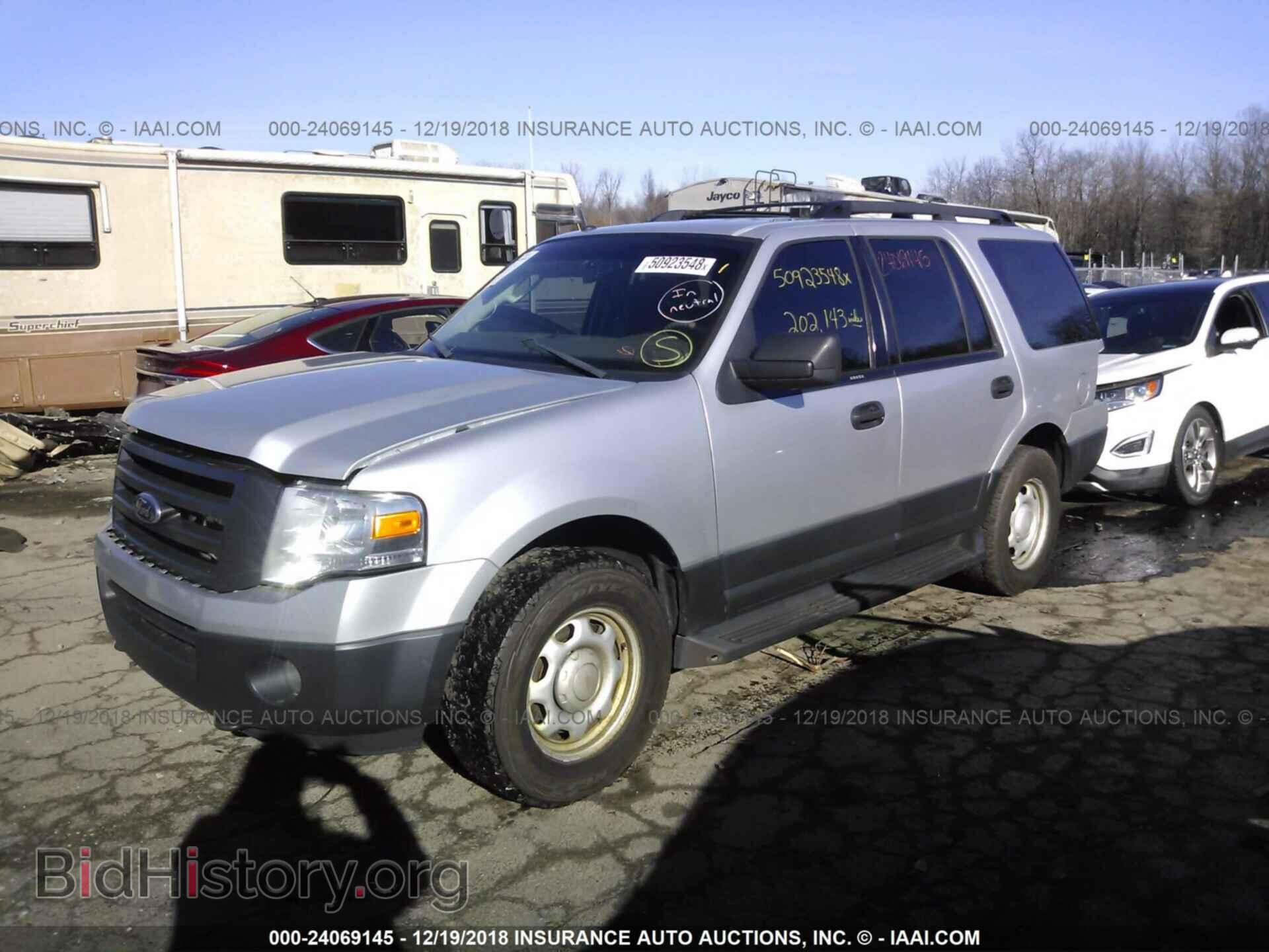2013 Ford Expedition - VIN: 1FMJU1G58DEF47733 - Фото 2