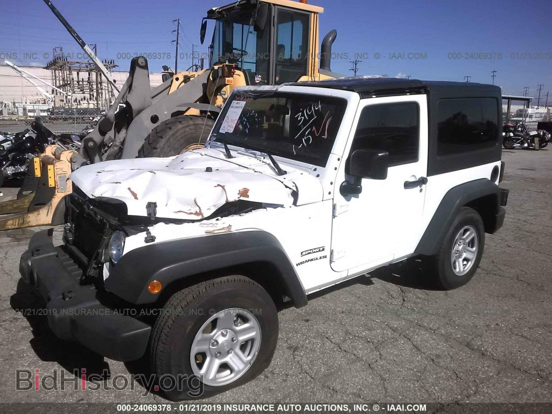 2016 Jeep Wrangler - VIN: 1C4AJWAGXGL190608 - Фото 2