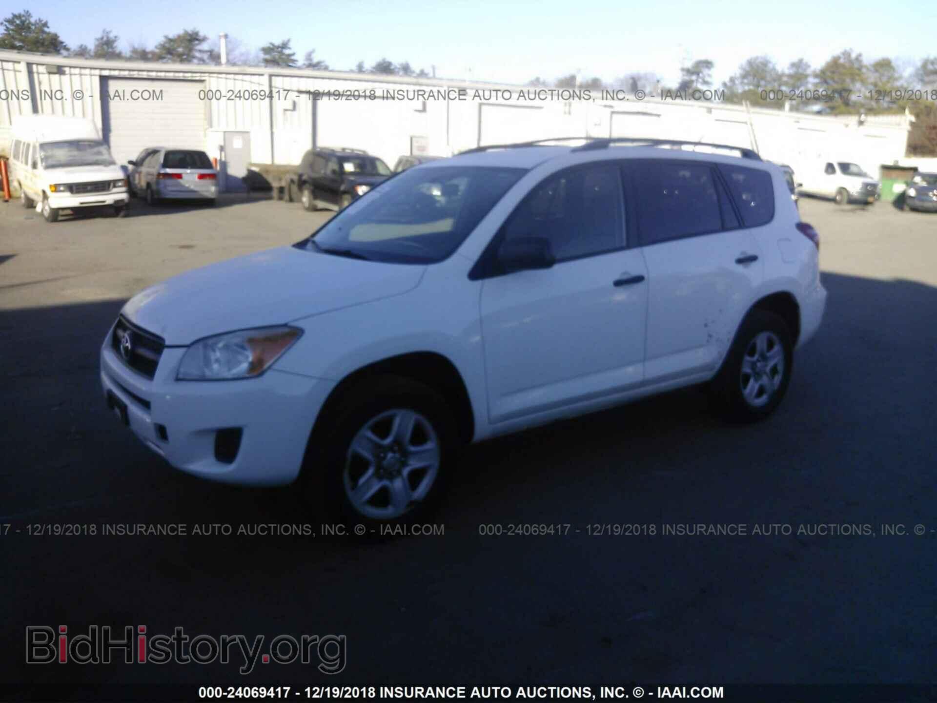 2011 Toyota Rav4 - VIN: 2T3BF4DV1BW090987 - Фото 2