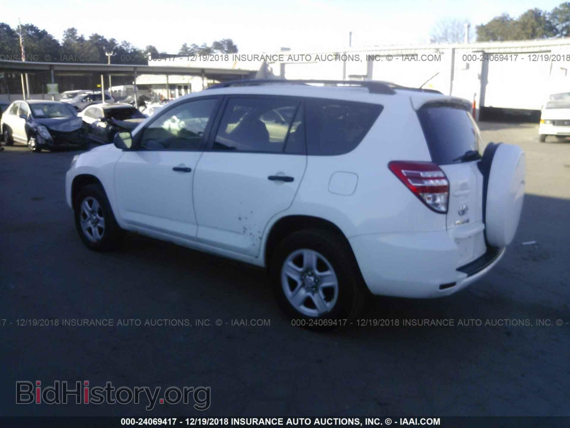 2011 Toyota Rav4 - VIN: 2T3BF4DV1BW090987 - Фото 3