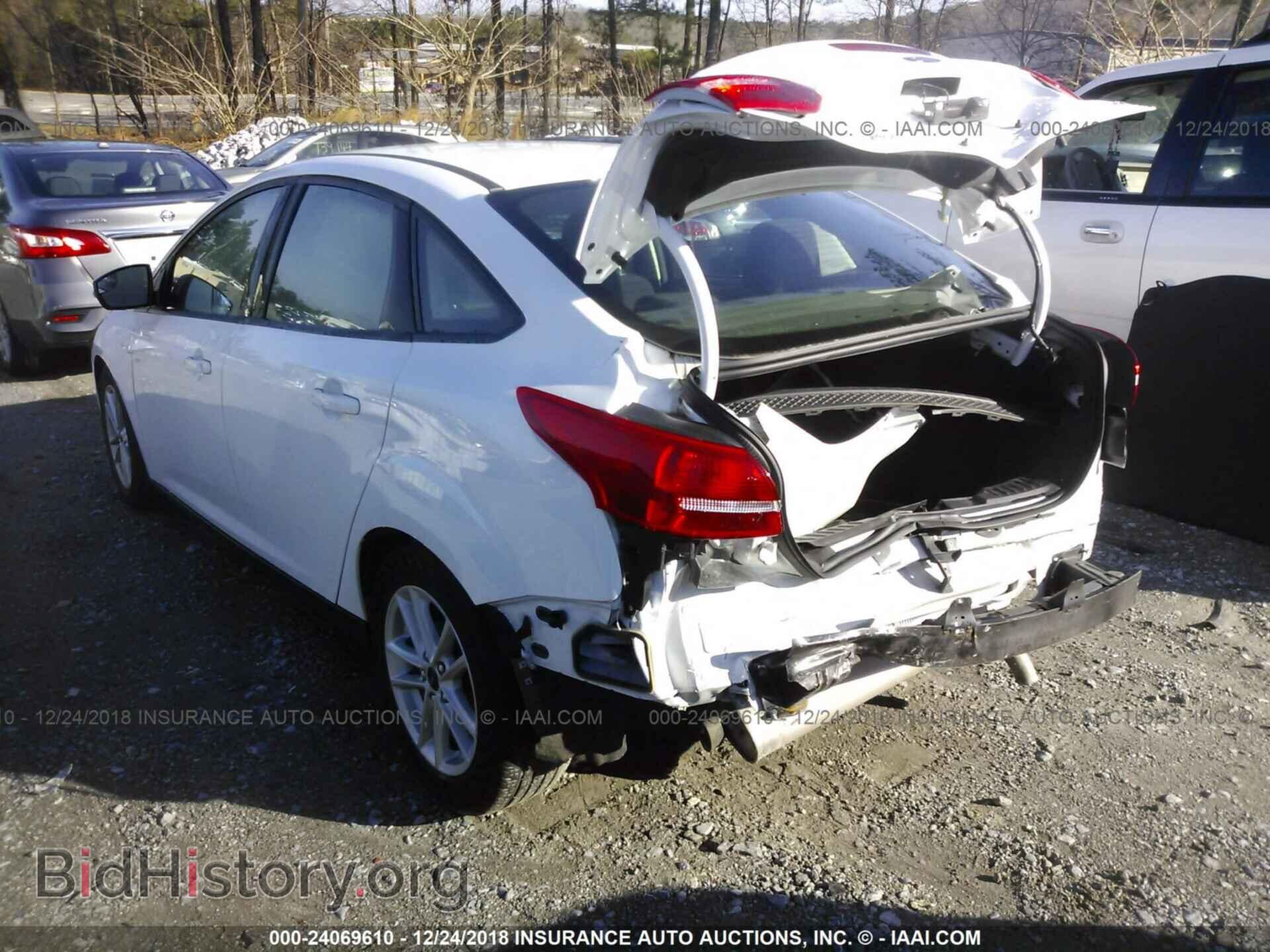 2017 Ford Focus - VIN: 1FADP3F2XHL215926 - Photo 3