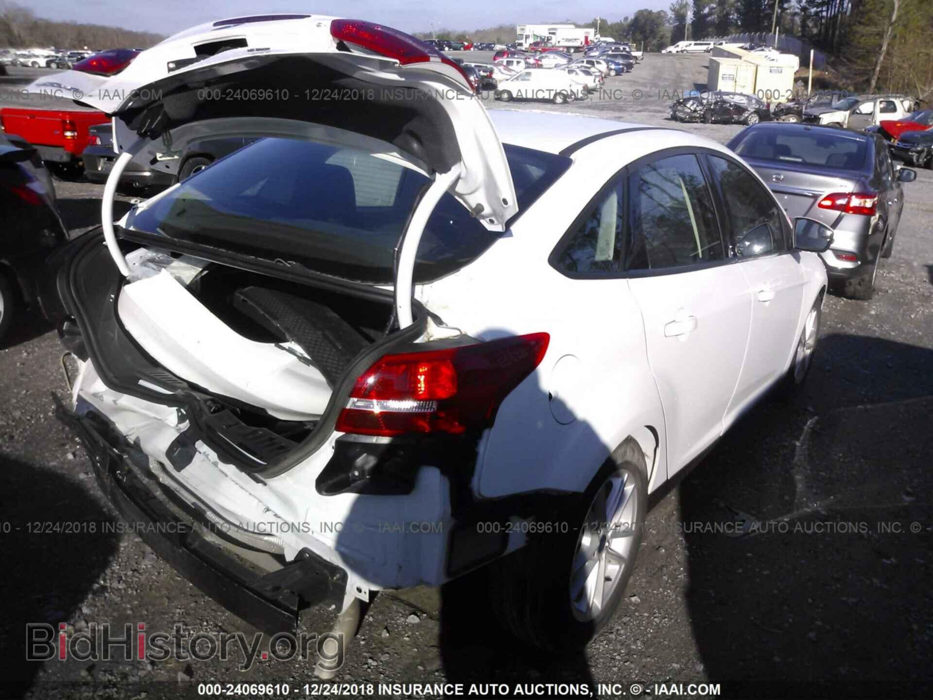 2017 Ford Focus - VIN: 1FADP3F2XHL215926 - Photo 4