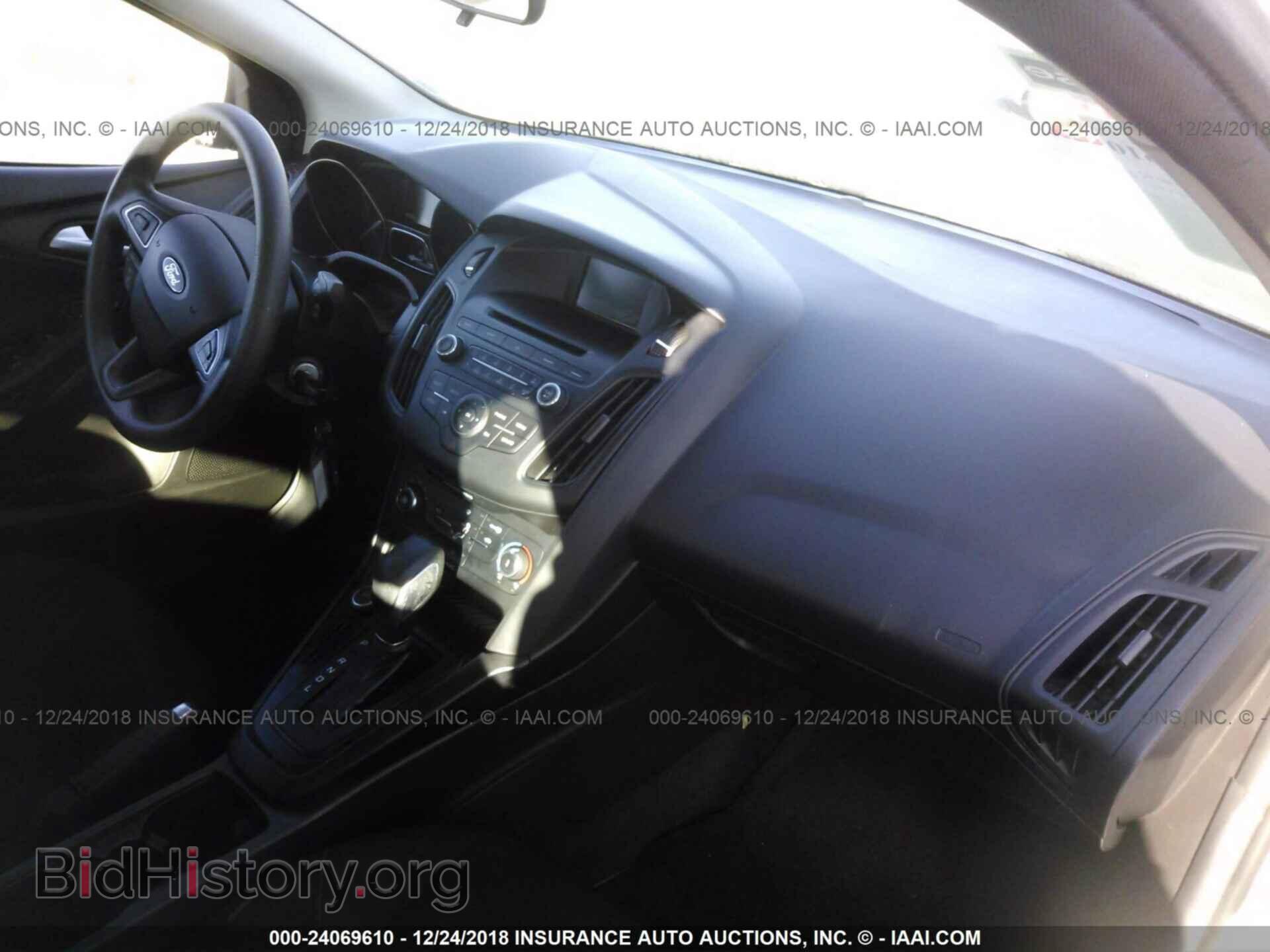 2017 Ford Focus - VIN: 1FADP3F2XHL215926 - Photo 5