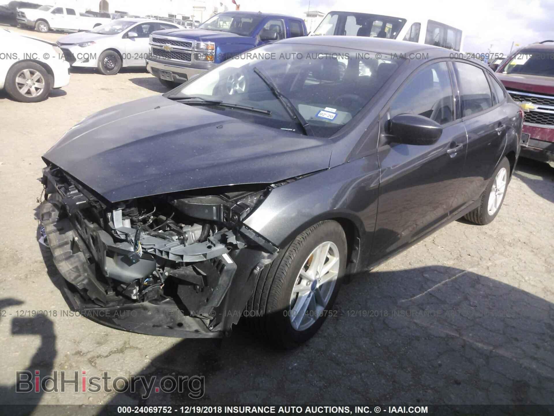 2018 Ford Focus - VIN: 1FADP3F29JL288520 - Photo 2