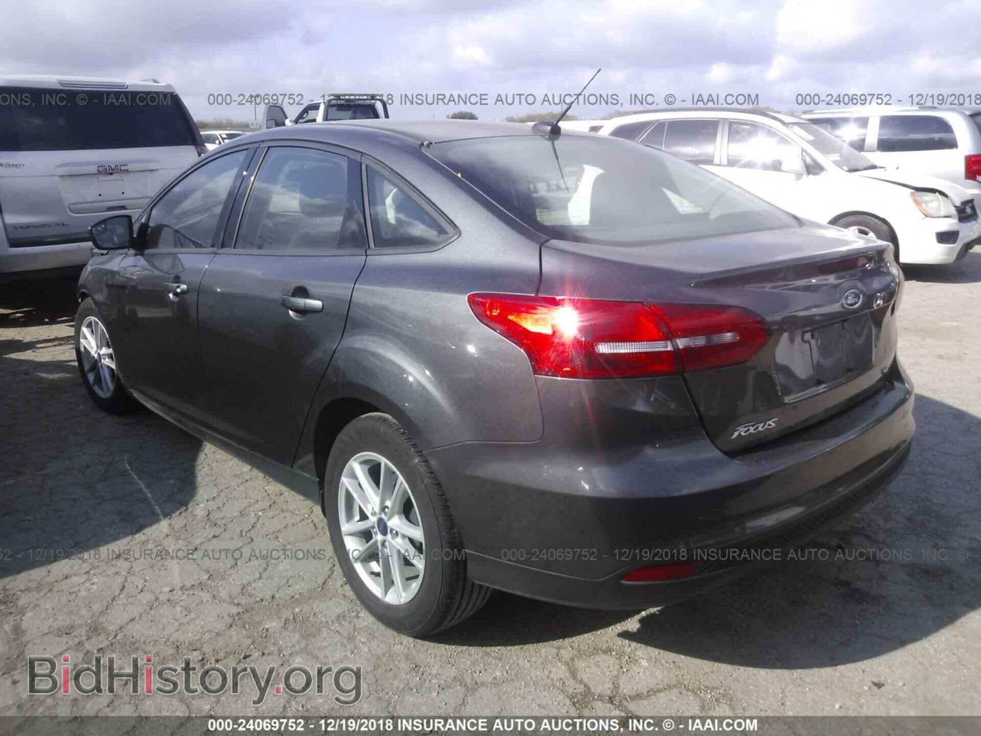 2018 Ford Focus - VIN: 1FADP3F29JL288520 - Photo 3