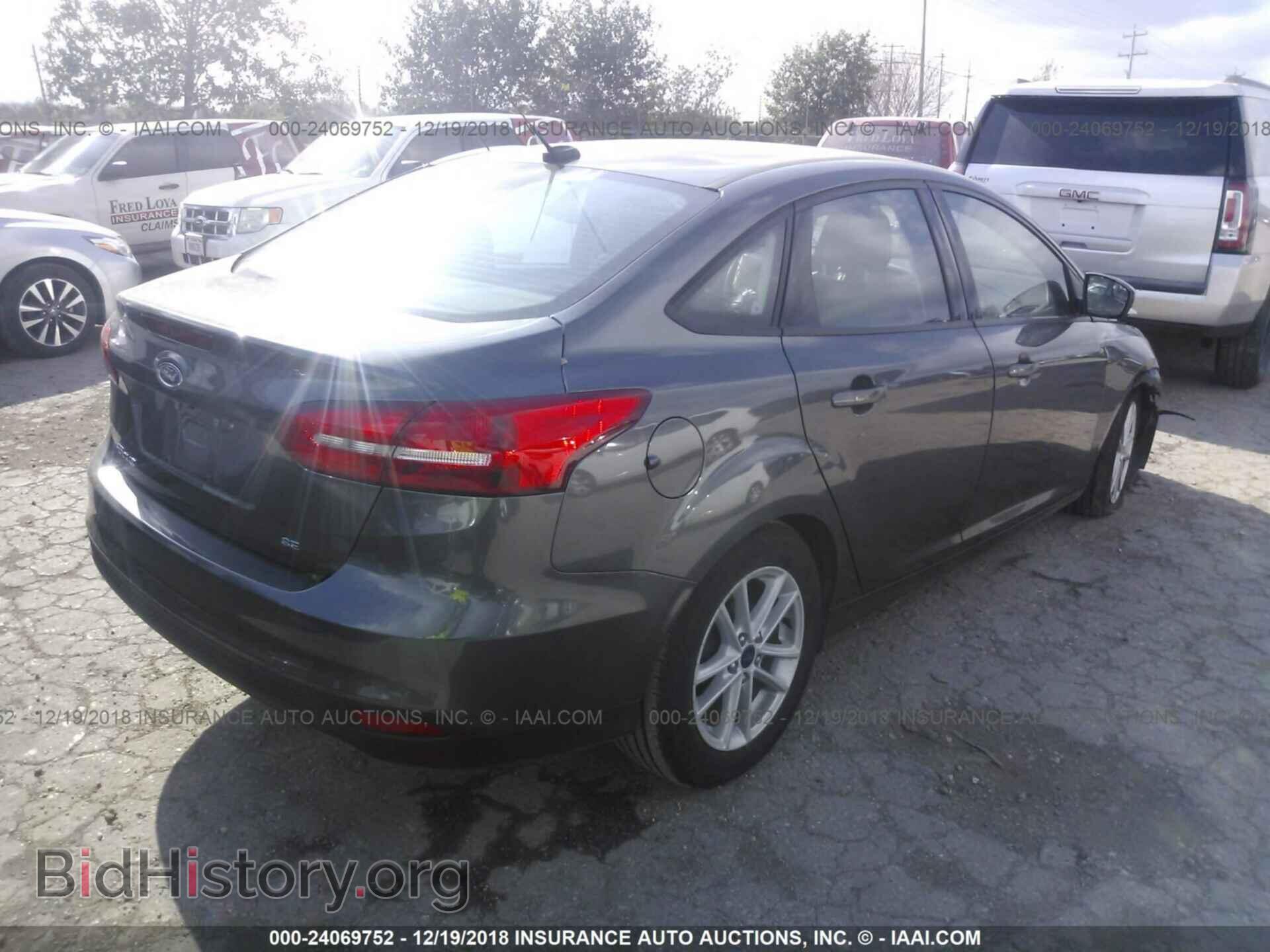 2018 Ford Focus - VIN: 1FADP3F29JL288520 - Photo 4