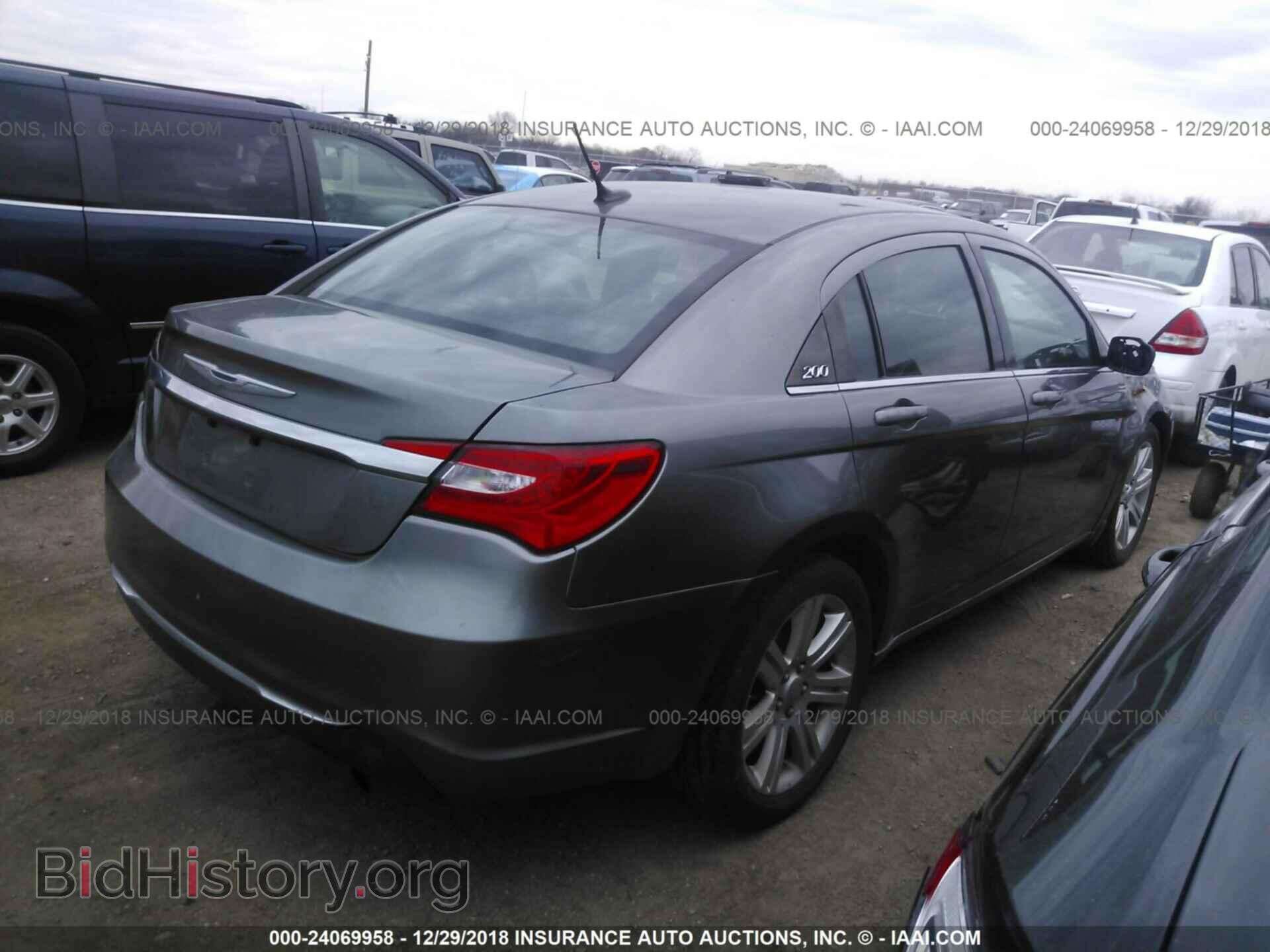 2013 CHRYSLER 200 - VIN: 1C3CCBAB0DN705782 - Photo 4