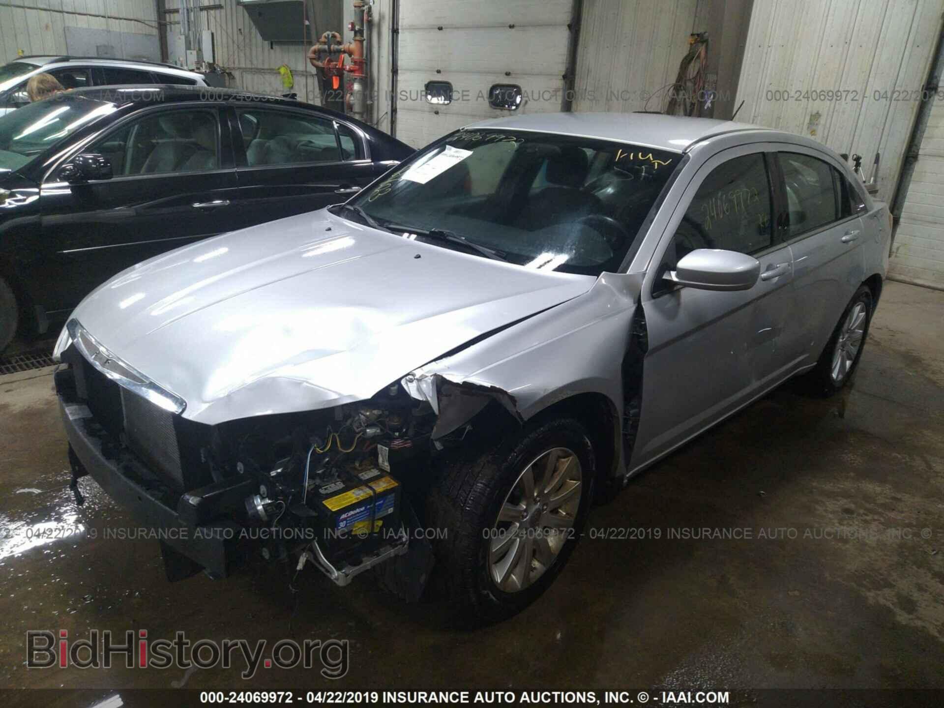 2011 CHRYSLER 200 - VIN: 1C3BC1FB5BN565952 - Фото 2