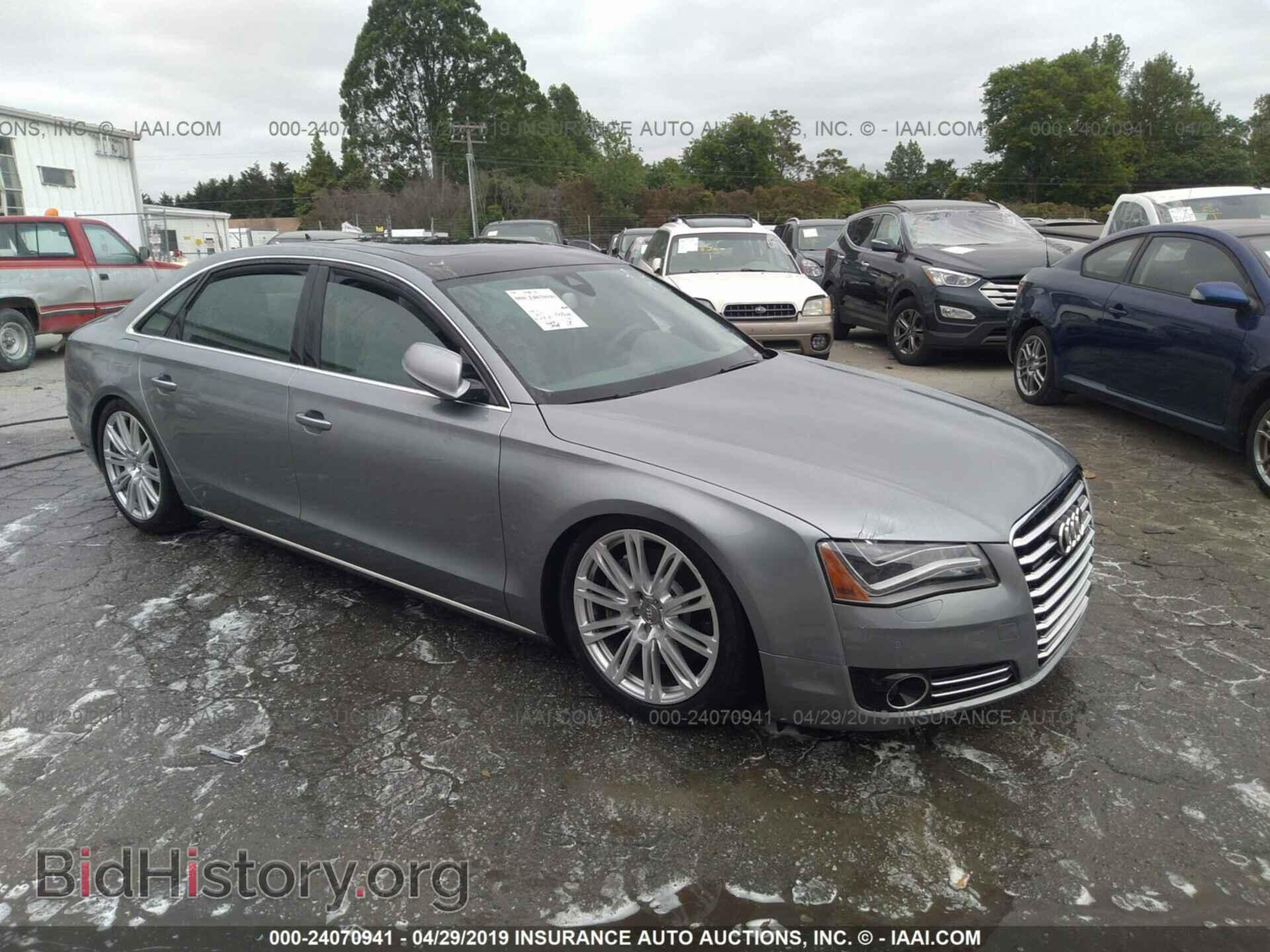 Photo WAURVAFD1BN013836 - AUDI A8 2011