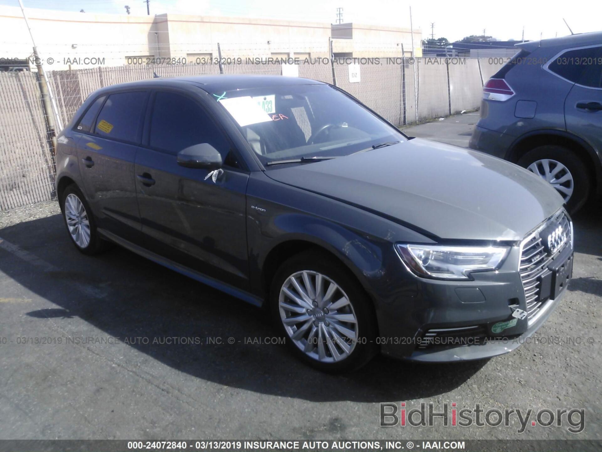 Photo WAUUPBFF7HA051972 - AUDI A3 2017